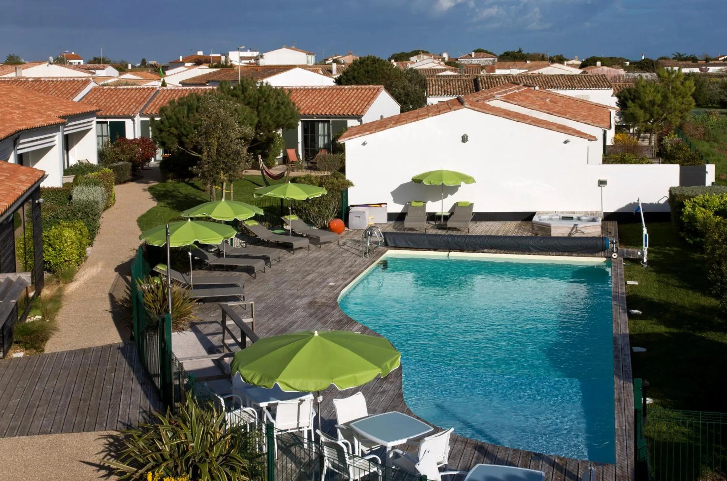 Day in Hôtel Les Vignes de la Chapelle, "The Originals Relais"