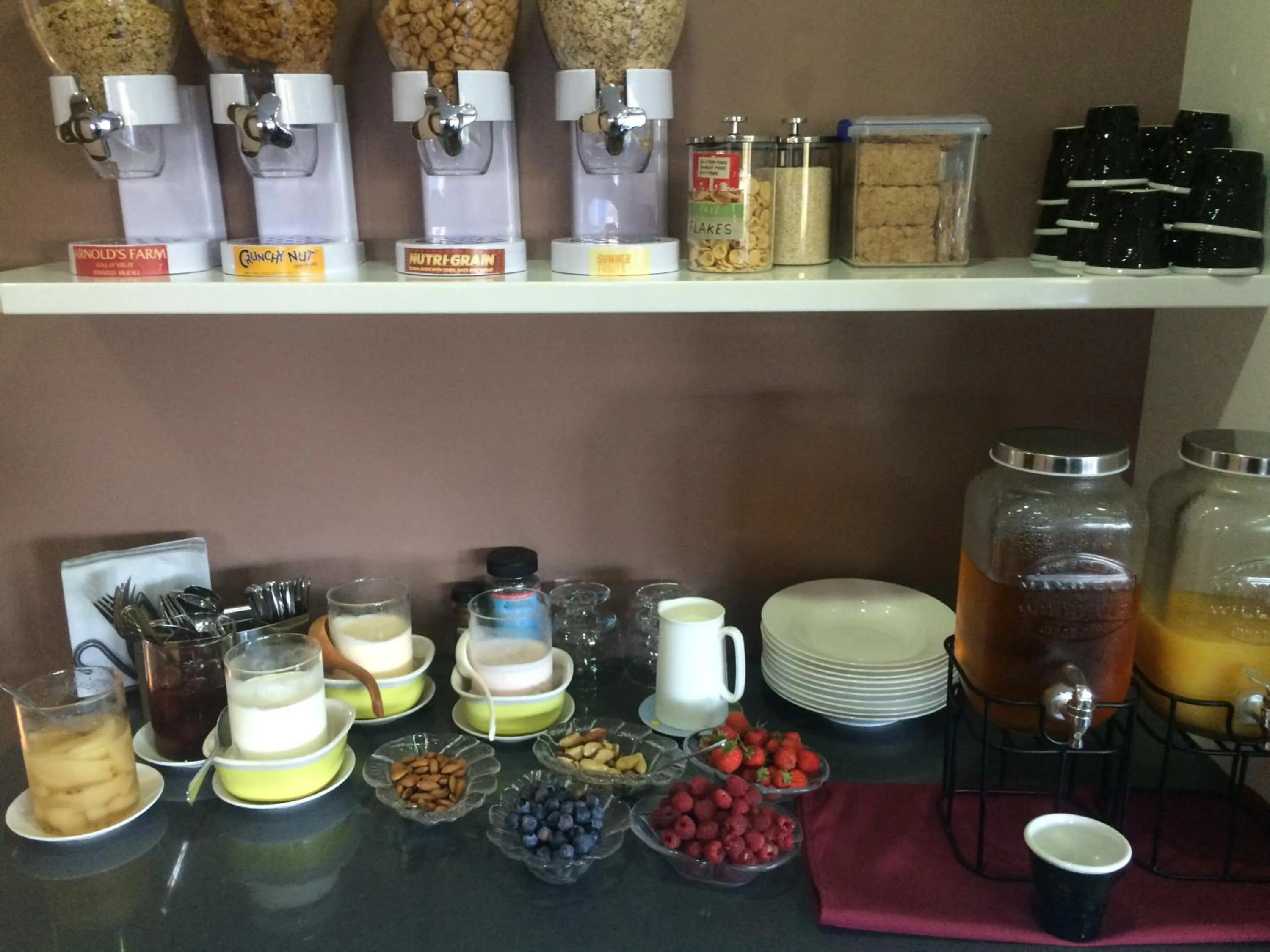 Food and drinks in The Ark Stanley Luxury Bed and Breakfast