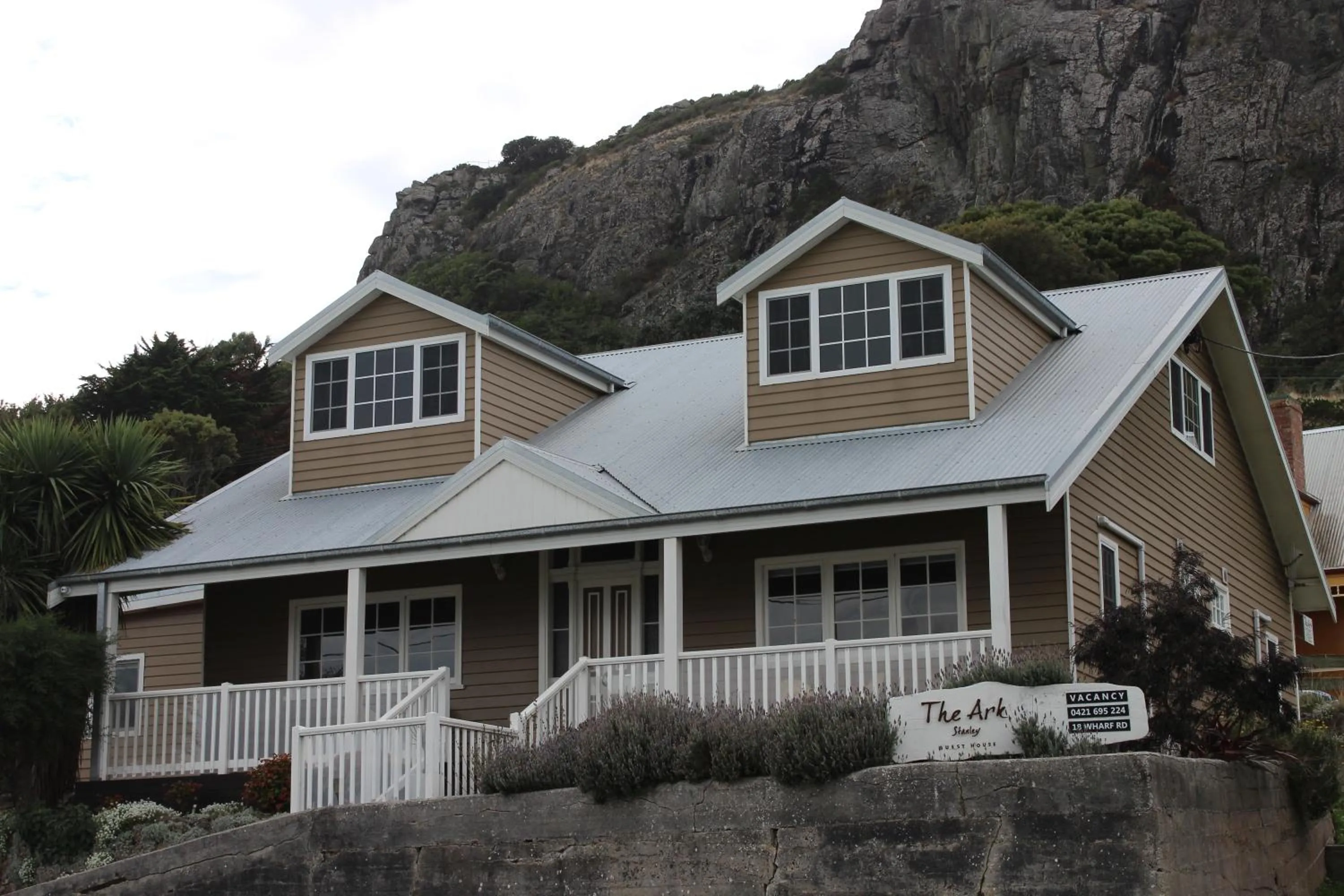 Facade/entrance in The Ark Stanley Luxury Bed and Breakfast