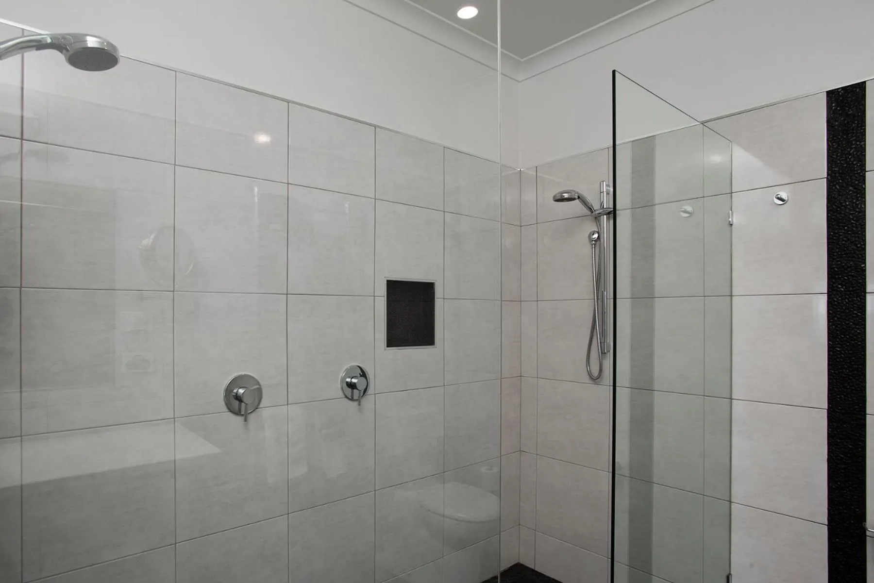 Shower in The Ark Stanley Luxury Bed and Breakfast