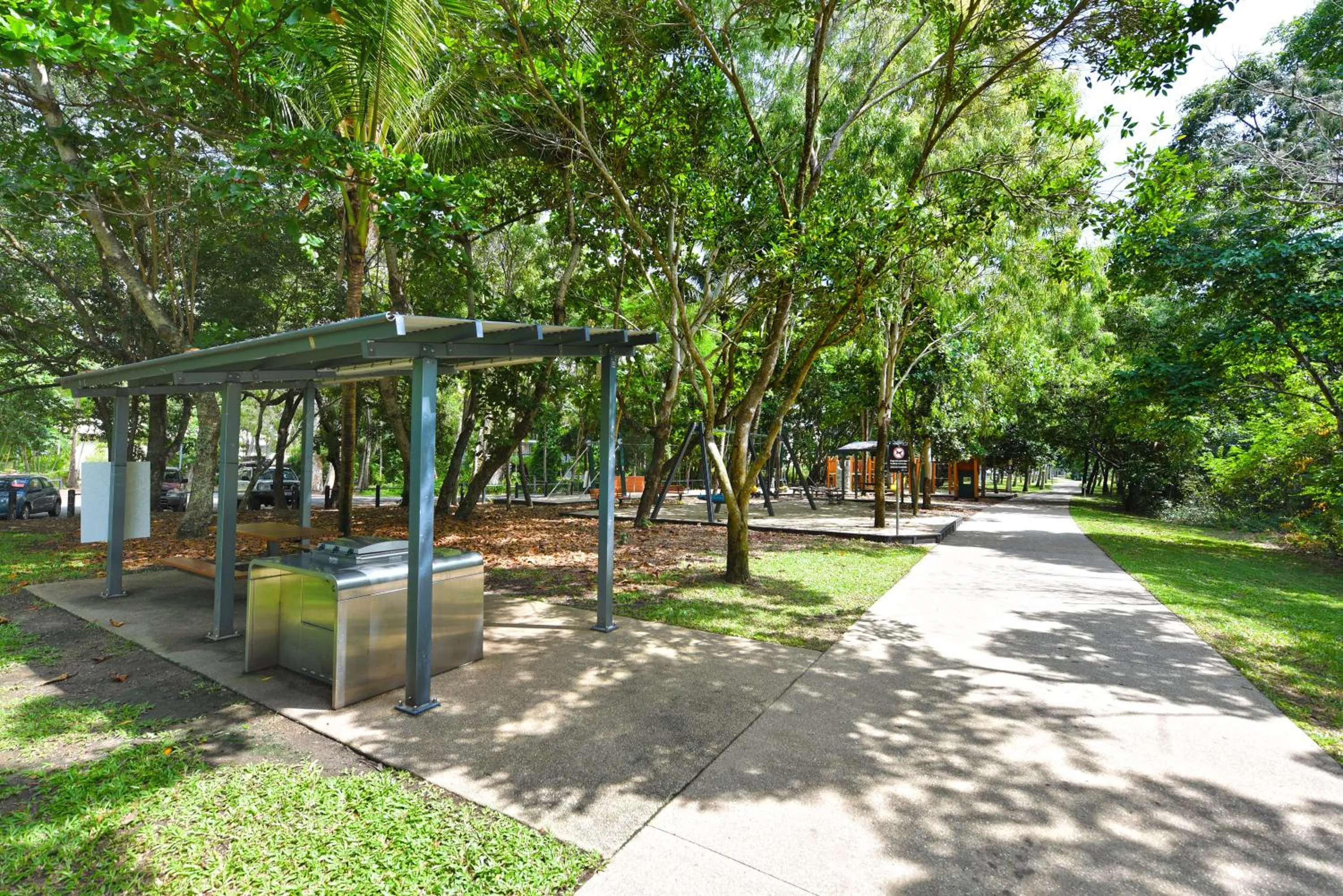BBQ facilities in Golden Sands Beachfront Resort