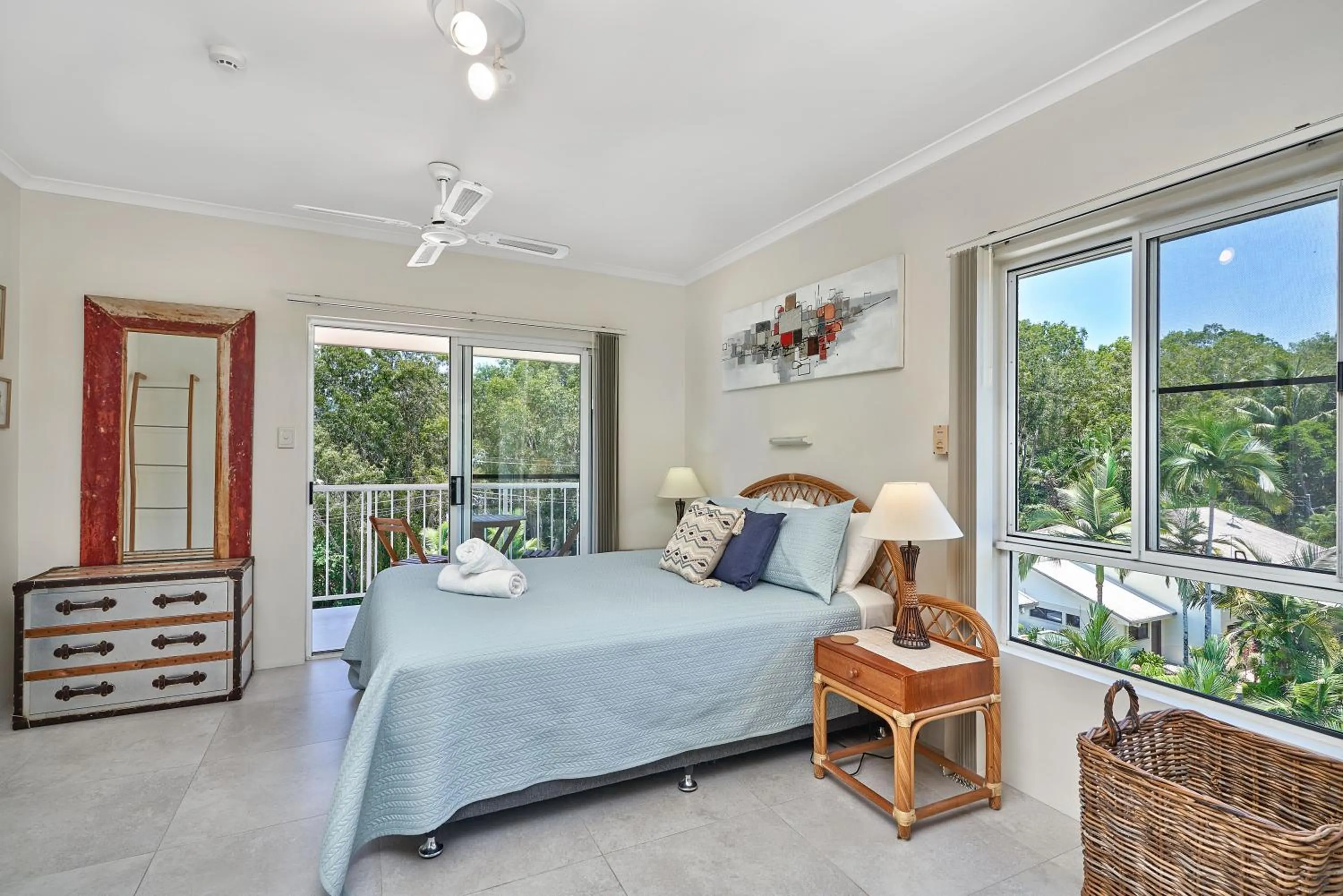 Mountain view, Bed in Golden Sands Beachfront Resort