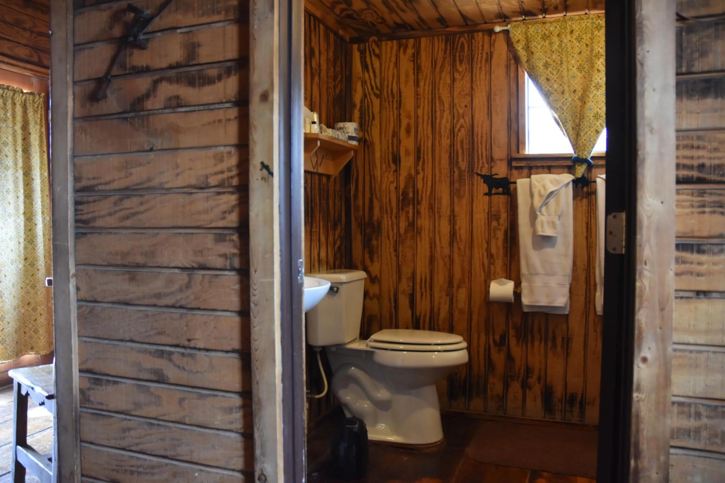 Bathroom in Grand Canyon Western Ranch