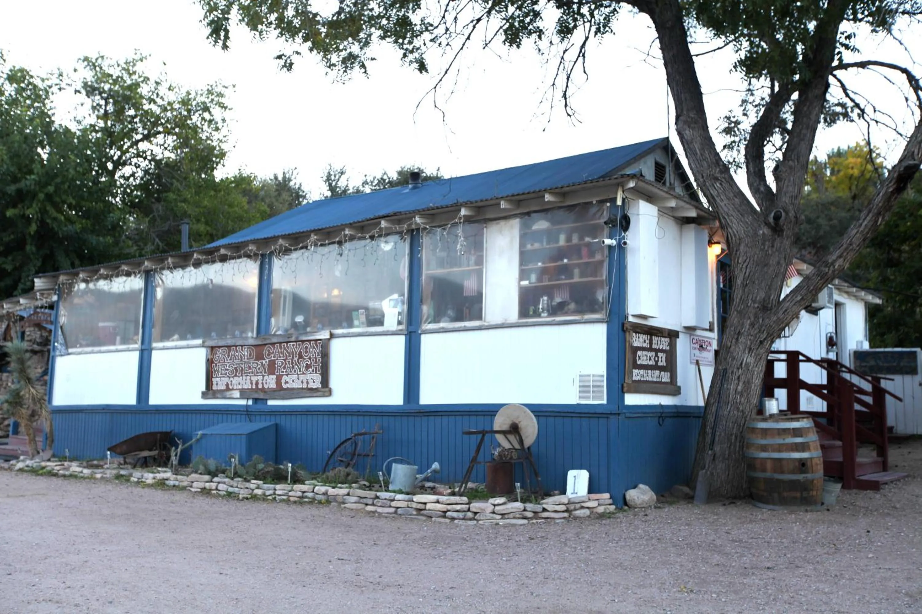 Restaurant/places to eat in Grand Canyon Western Ranch
