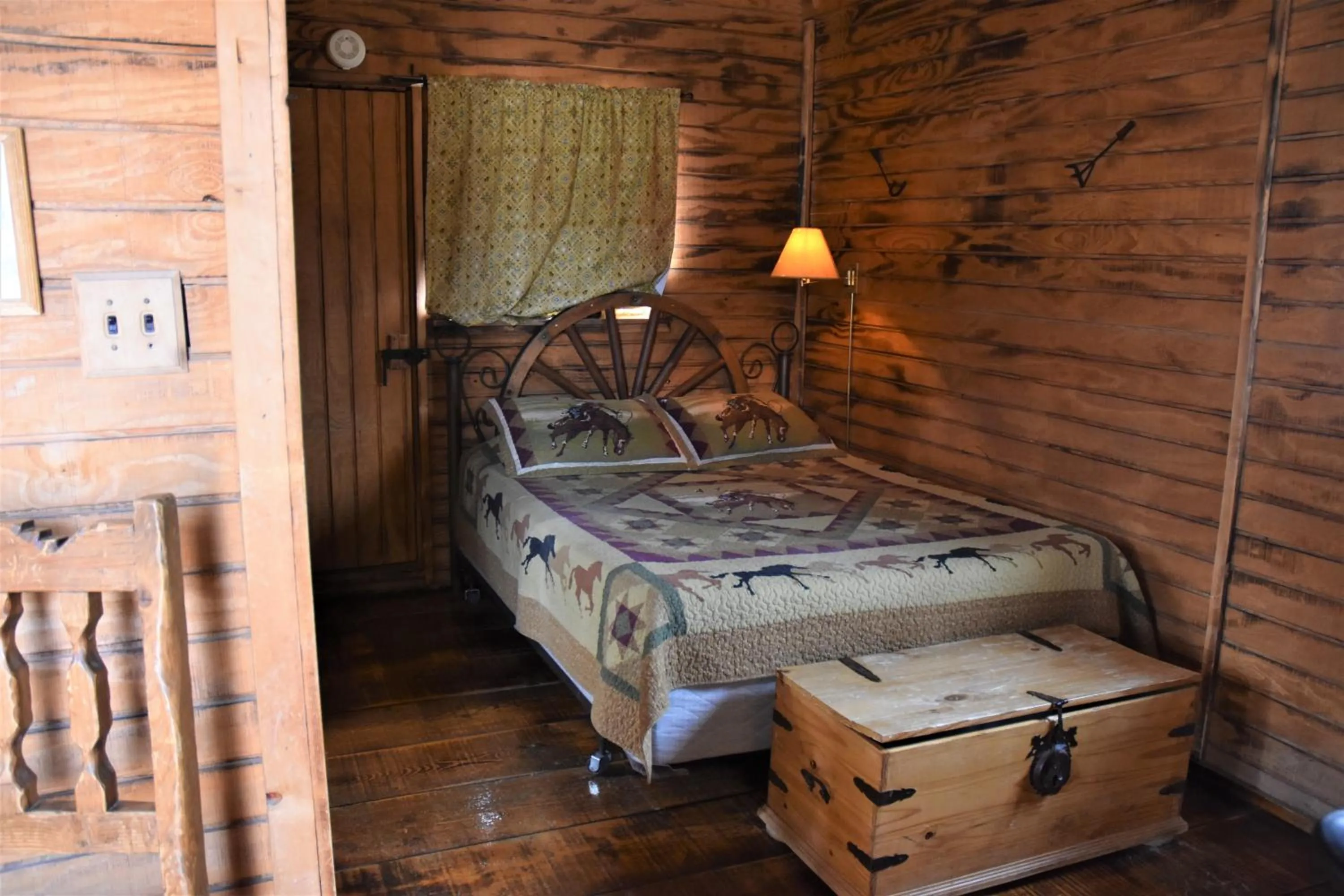 Bed in Grand Canyon Western Ranch