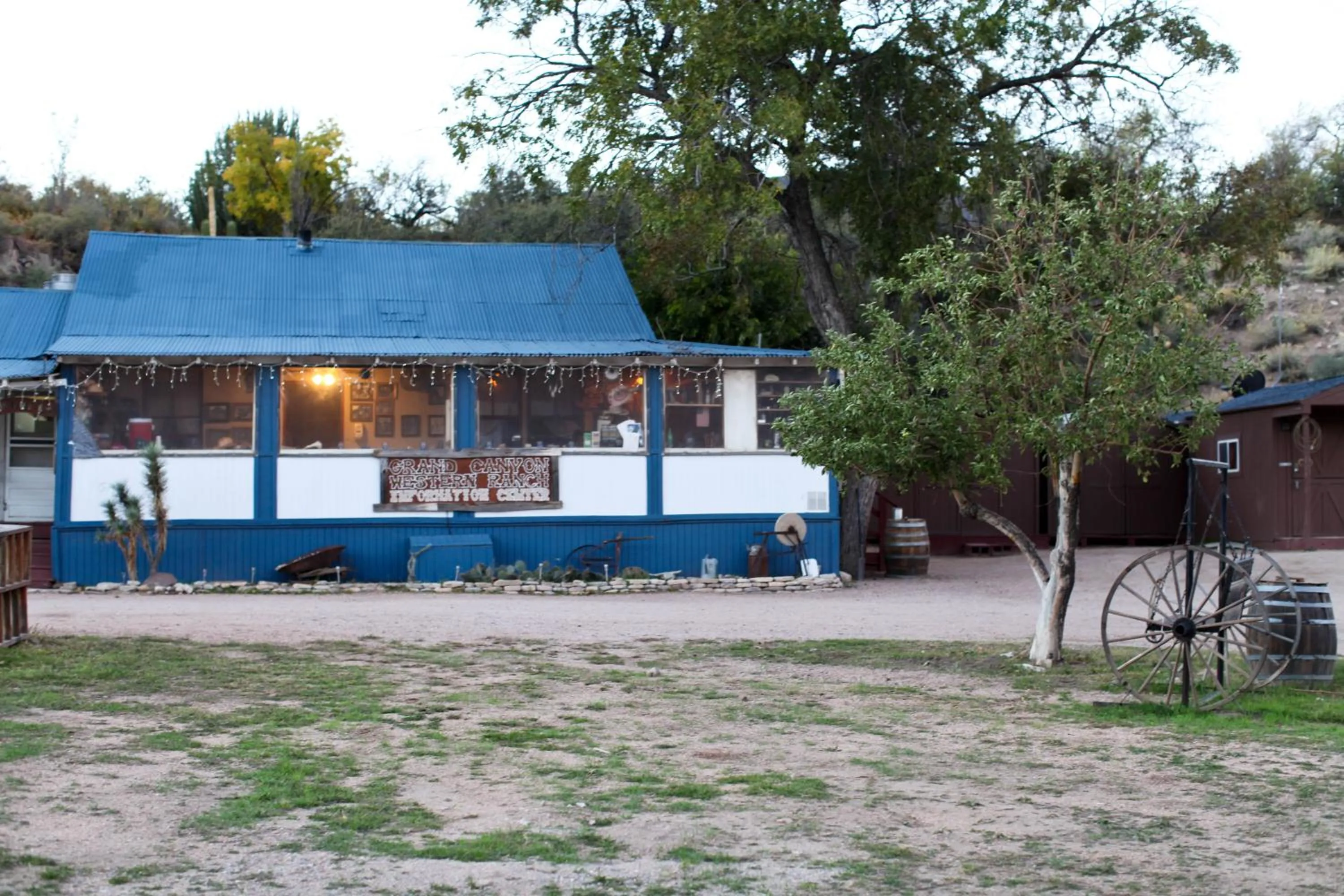 Restaurant/places to eat in Grand Canyon Western Ranch