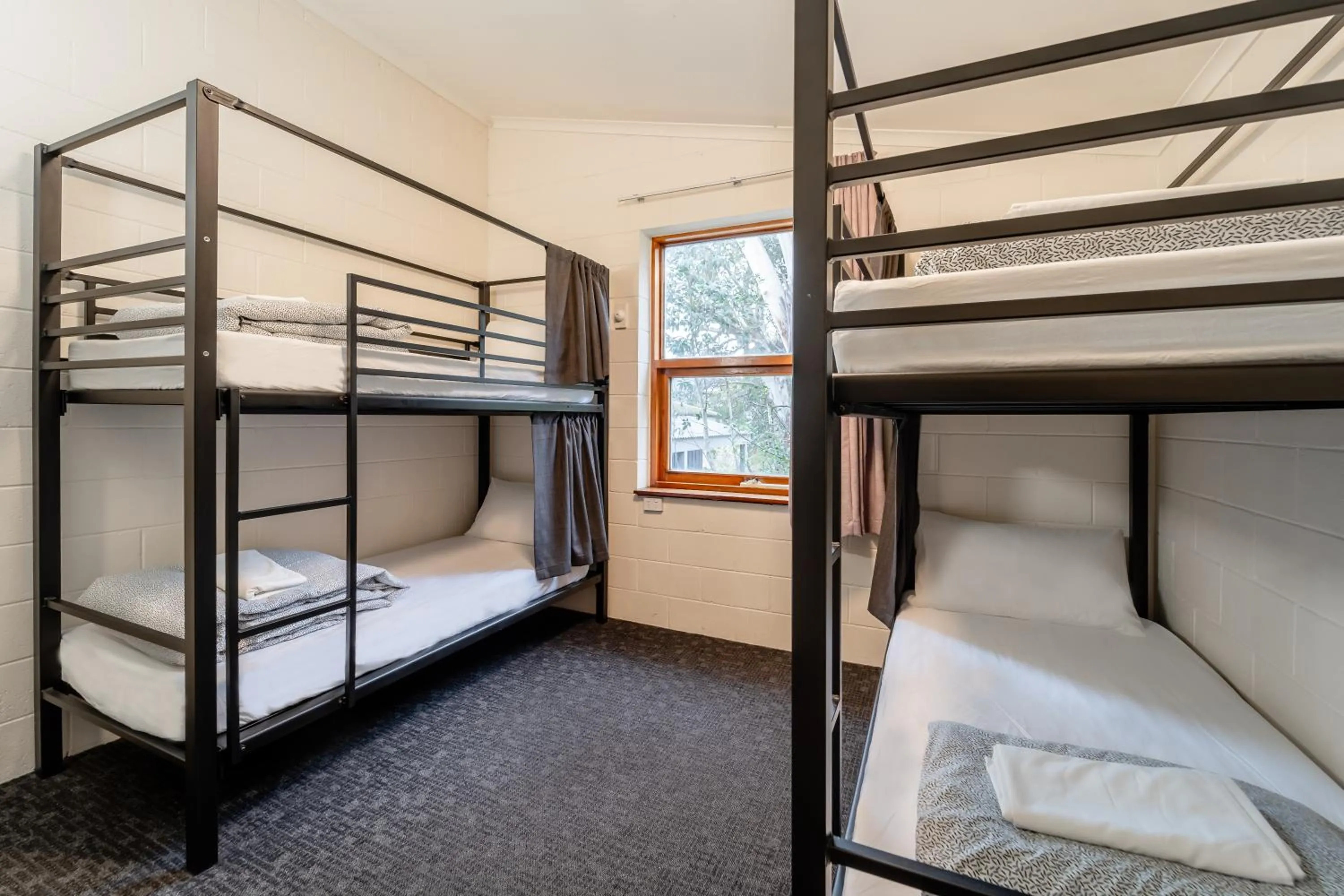 Bedroom, Bed in YHA Thredbo