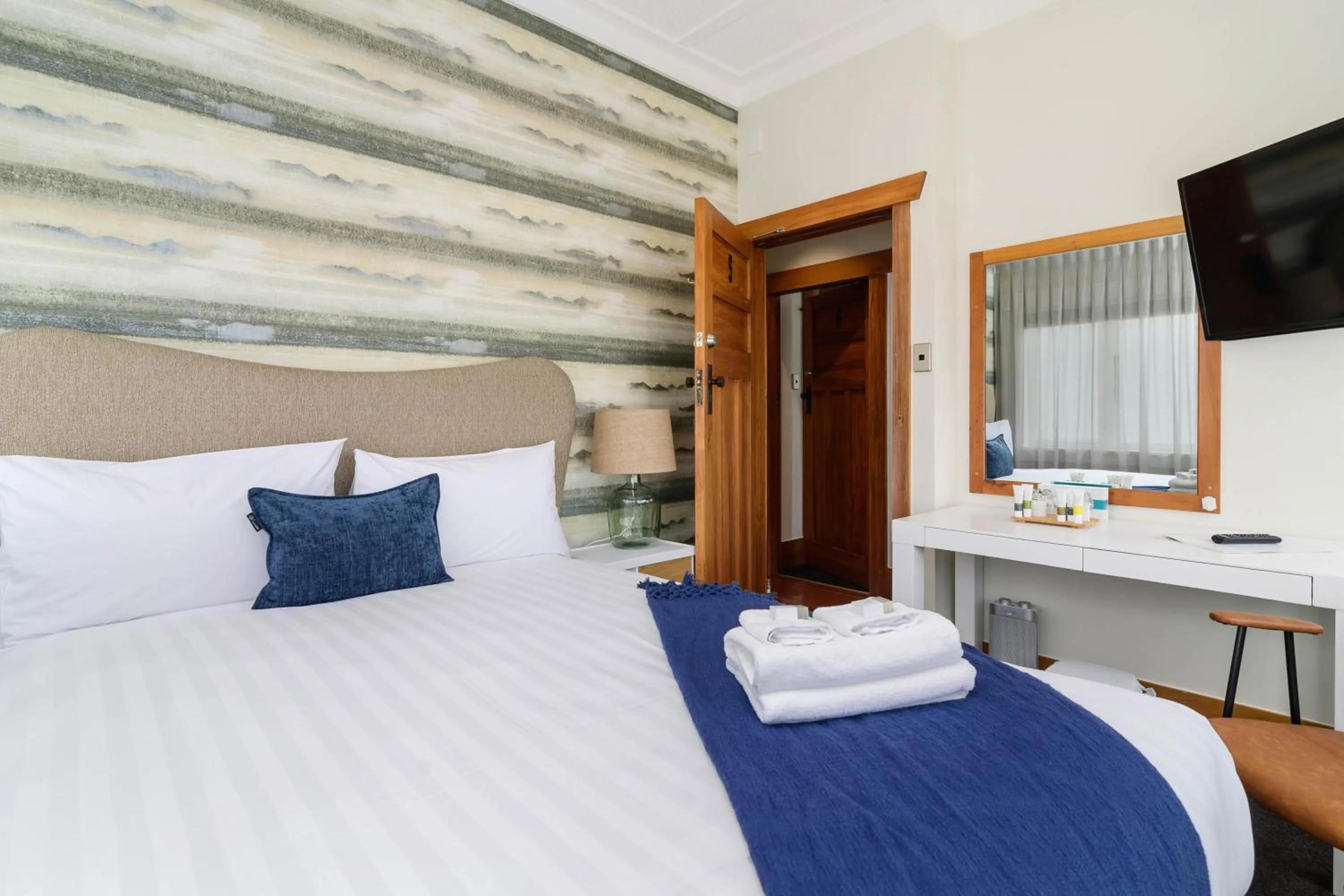 Bed in Lakes Lodge Rotorua