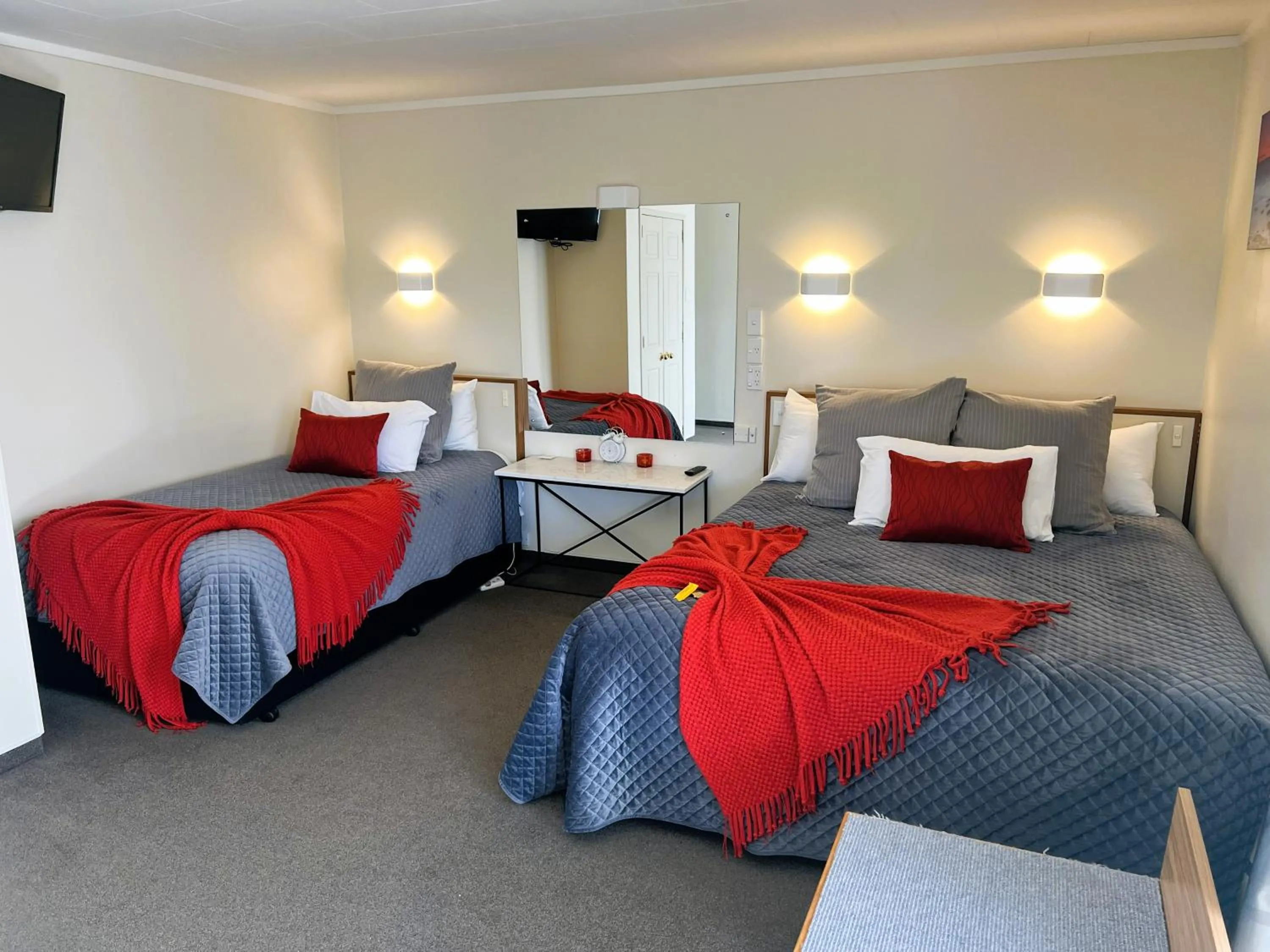 Bedroom, Bed in Fiordland Lakeview Motel and Apartments