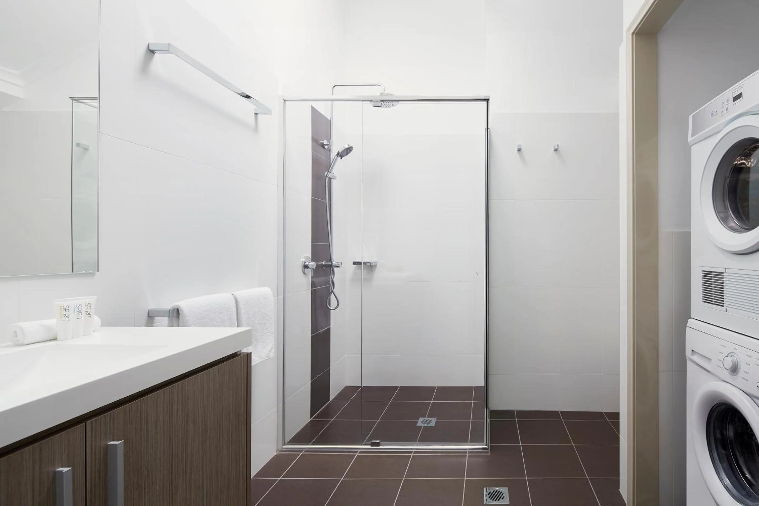 Bathroom in Pinnacle Apartments