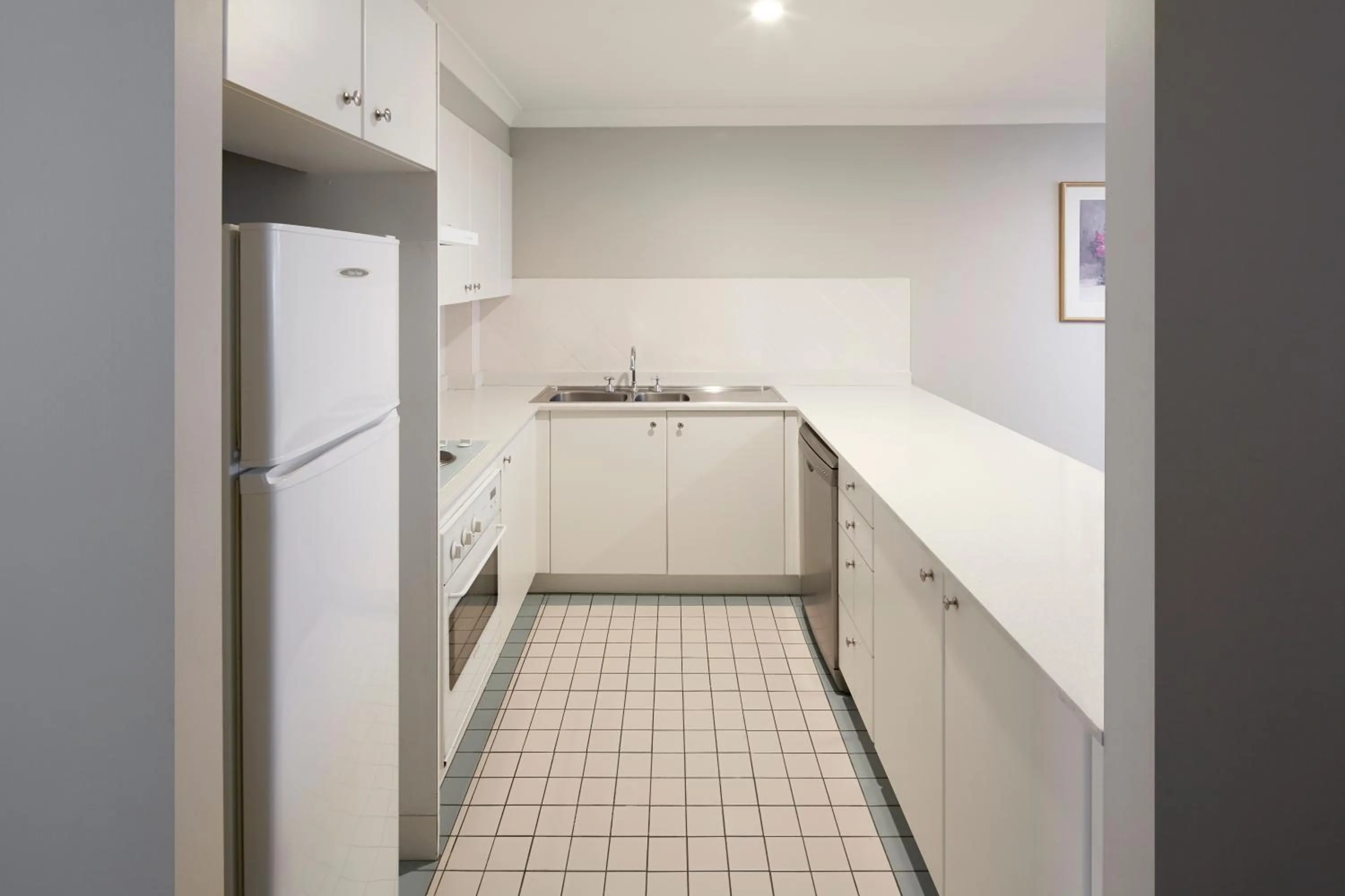 Kitchen or kitchenette in Pinnacle Apartments