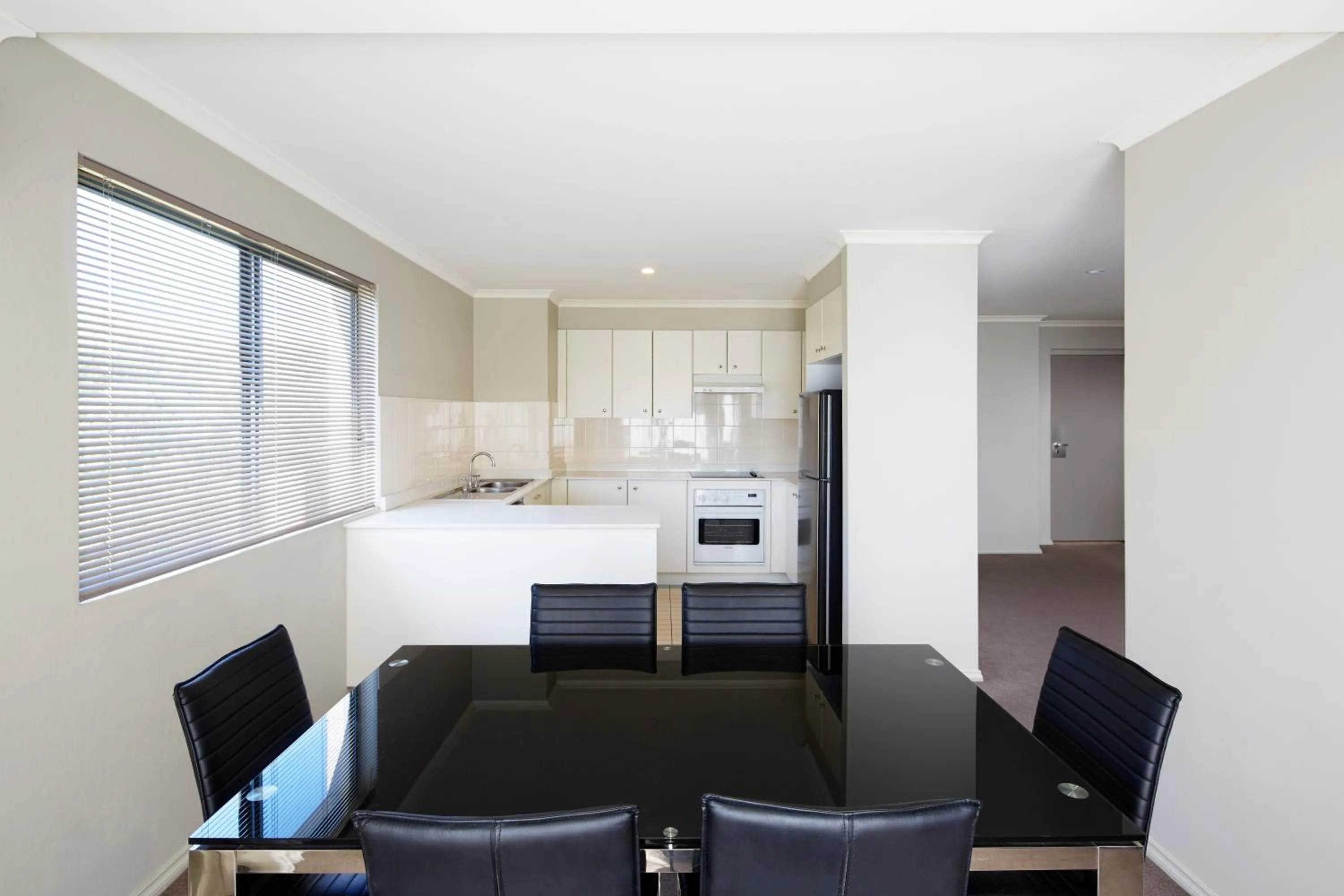 Kitchen or kitchenette in Pinnacle Apartments