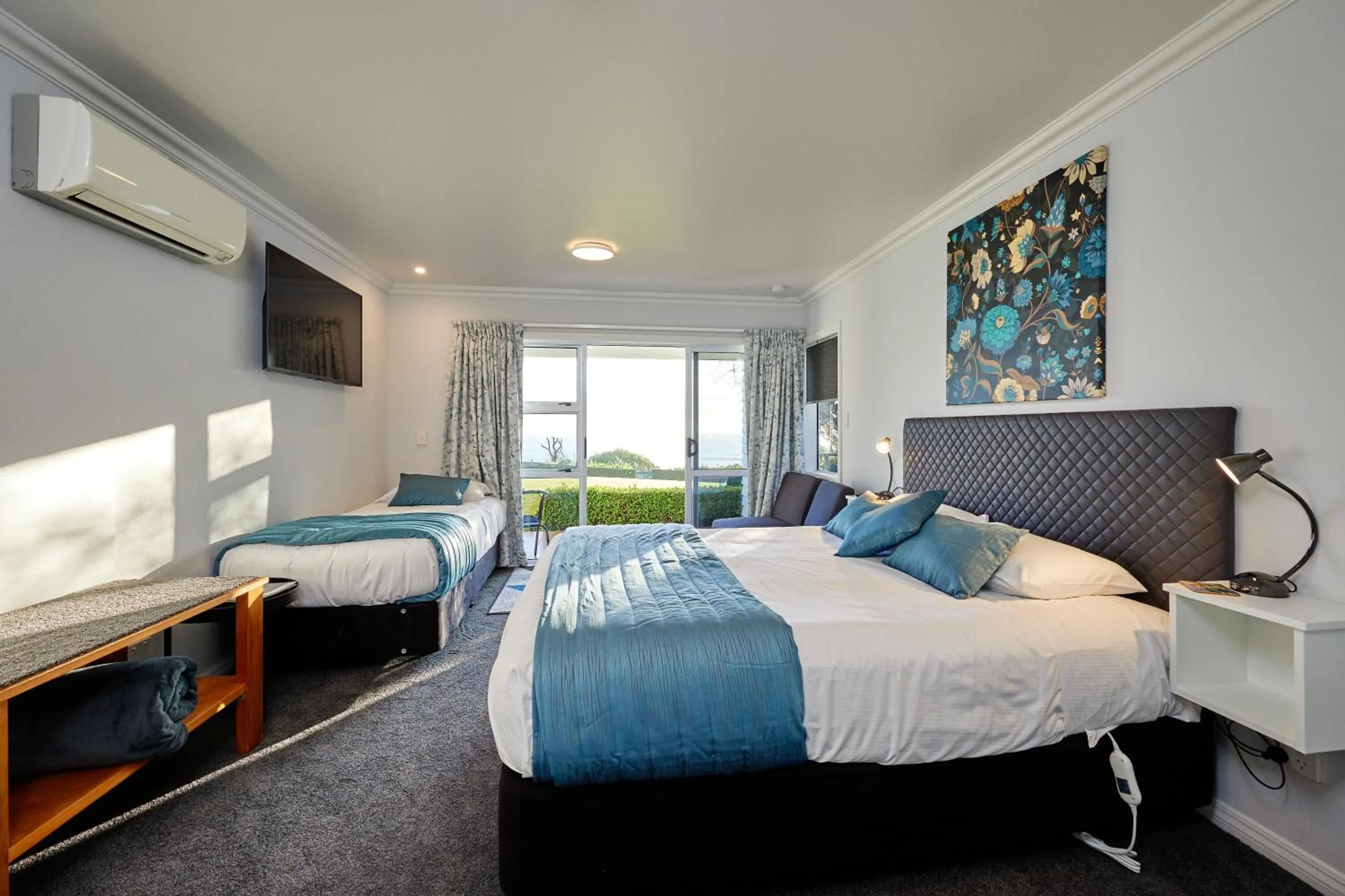 Bed in Bendamere House Bed & Breakfast