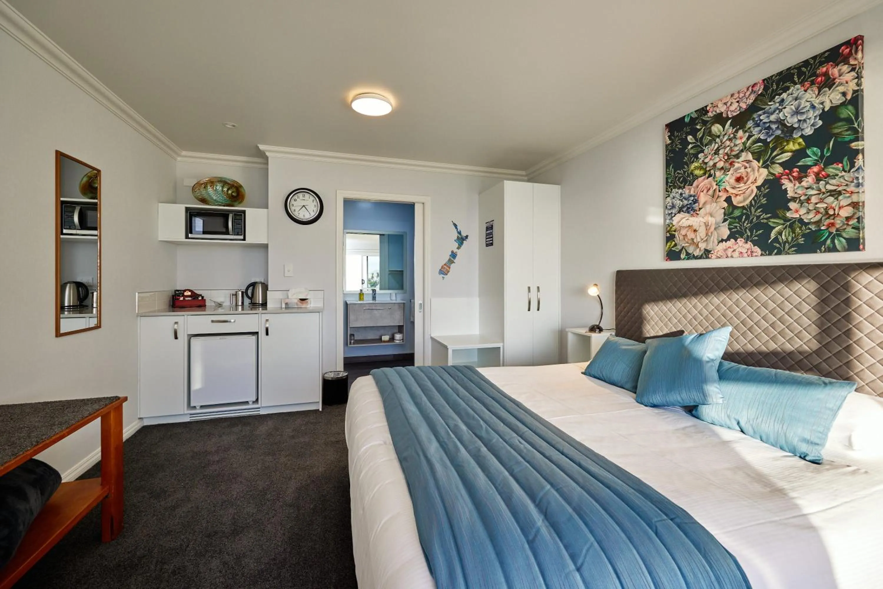 Bed in Bendamere House Bed & Breakfast