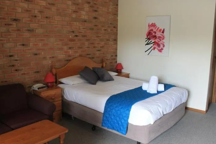 Photo of the whole room, Bed in Aristocrat Waurnvale