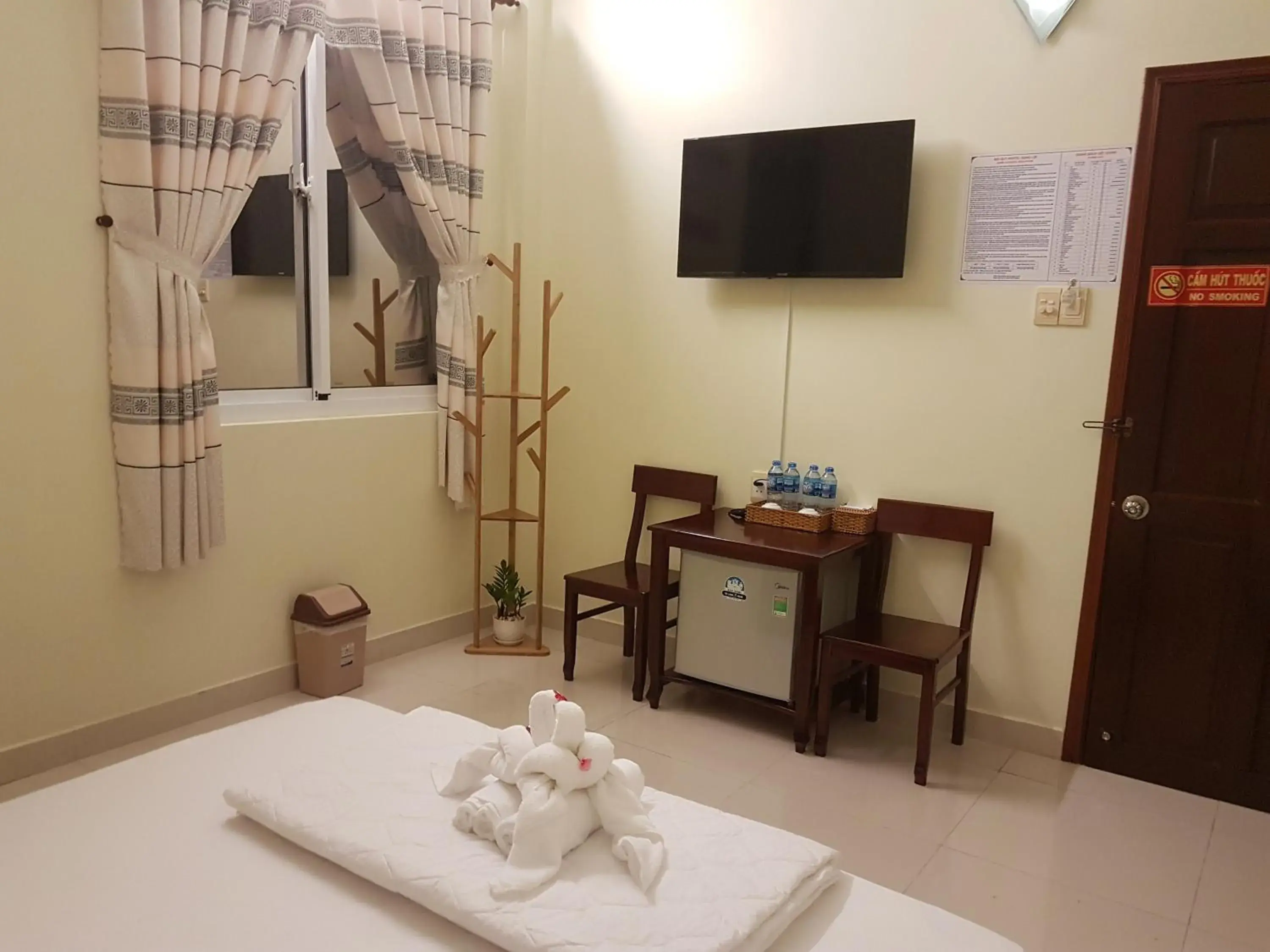 Deluxe King Room in Hostel Đặng Lợi ホステルダンロイ Deluxe King Room in Hostel Đặng Lợi ホステルダンロイ