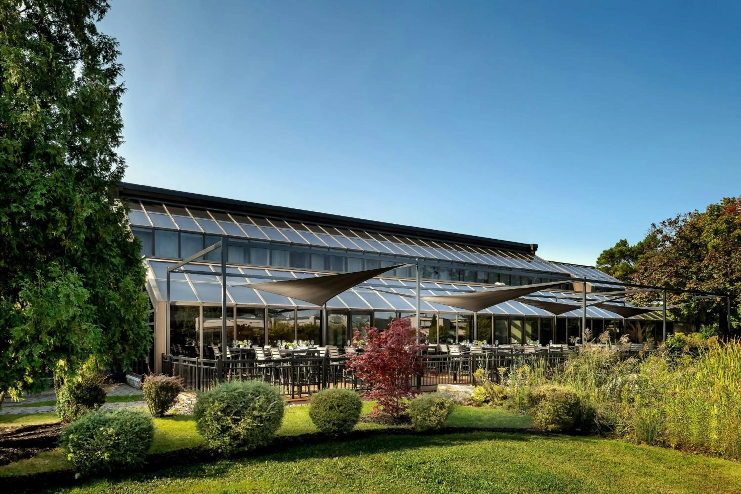 Restaurant/places to eat in Sheraton Montreal Airport Hotel