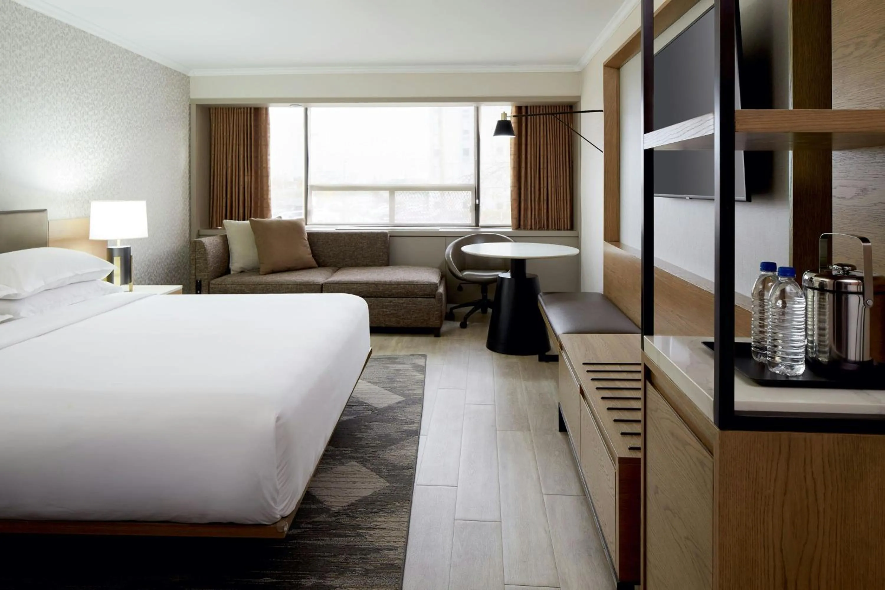 Photo of the whole room, Bed in Sheraton Montreal Airport Hotel