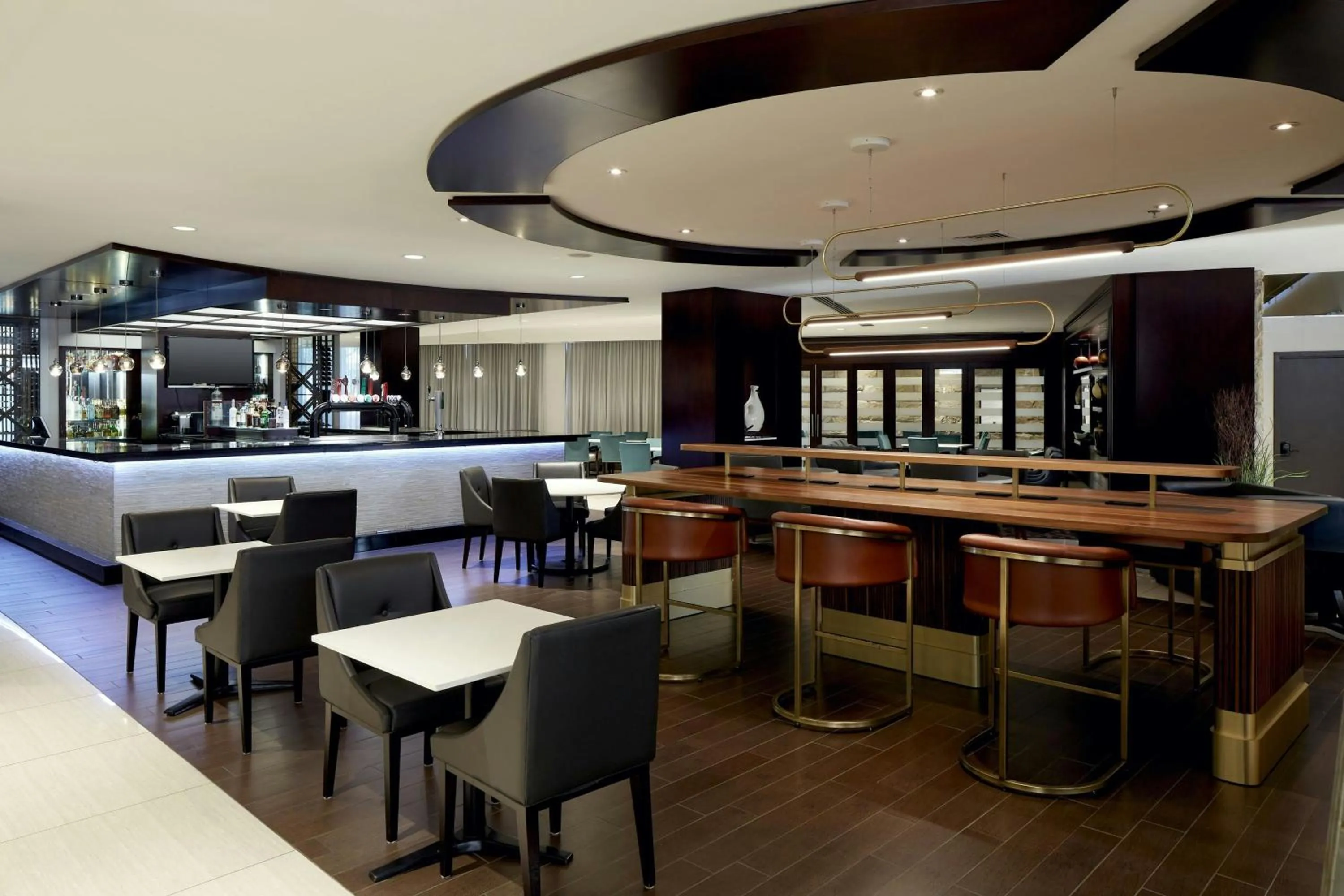 Lounge or bar in Sheraton Montreal Airport Hotel