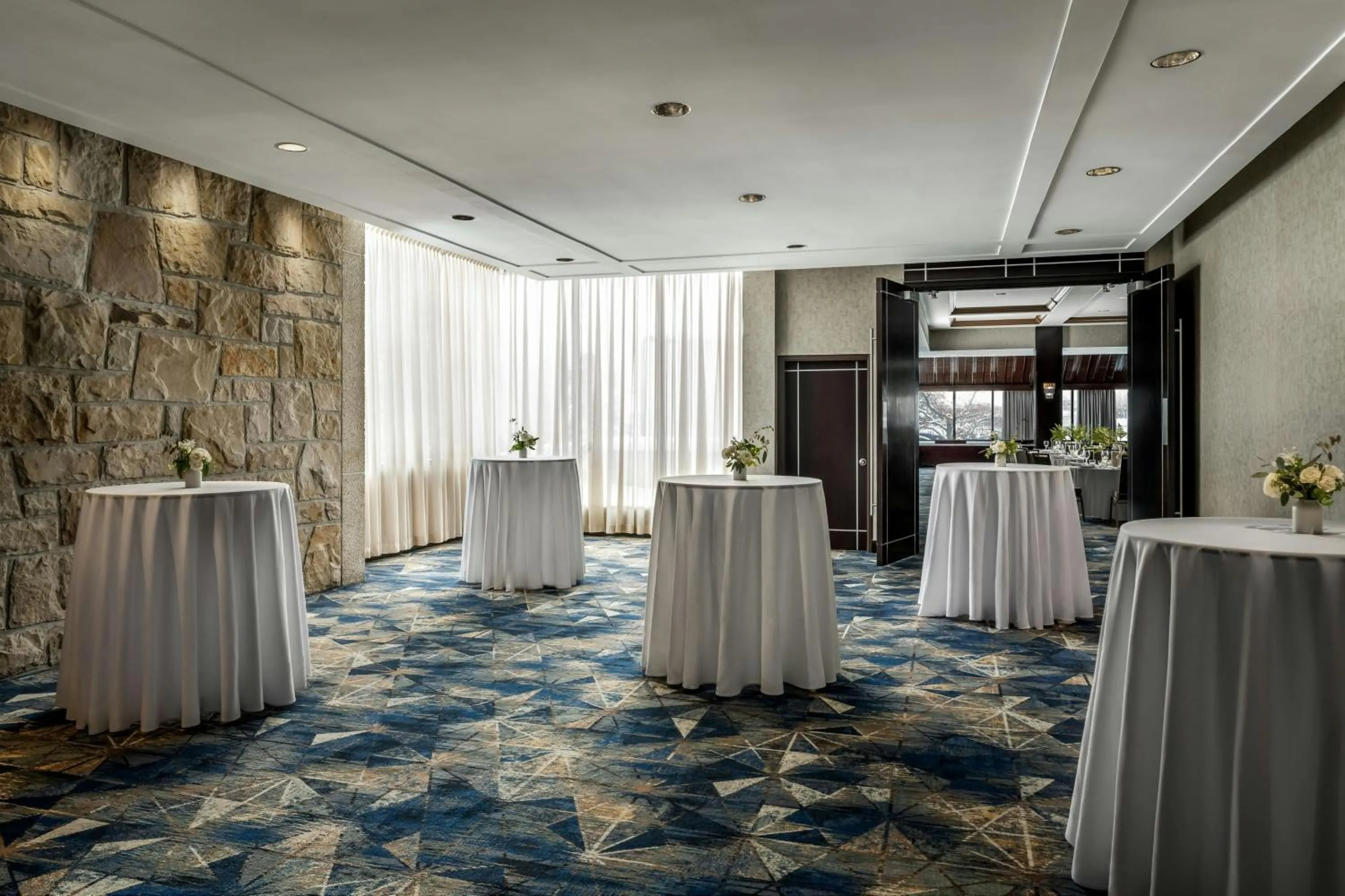 Banquet/Function facilities in Sheraton Montreal Airport Hotel
