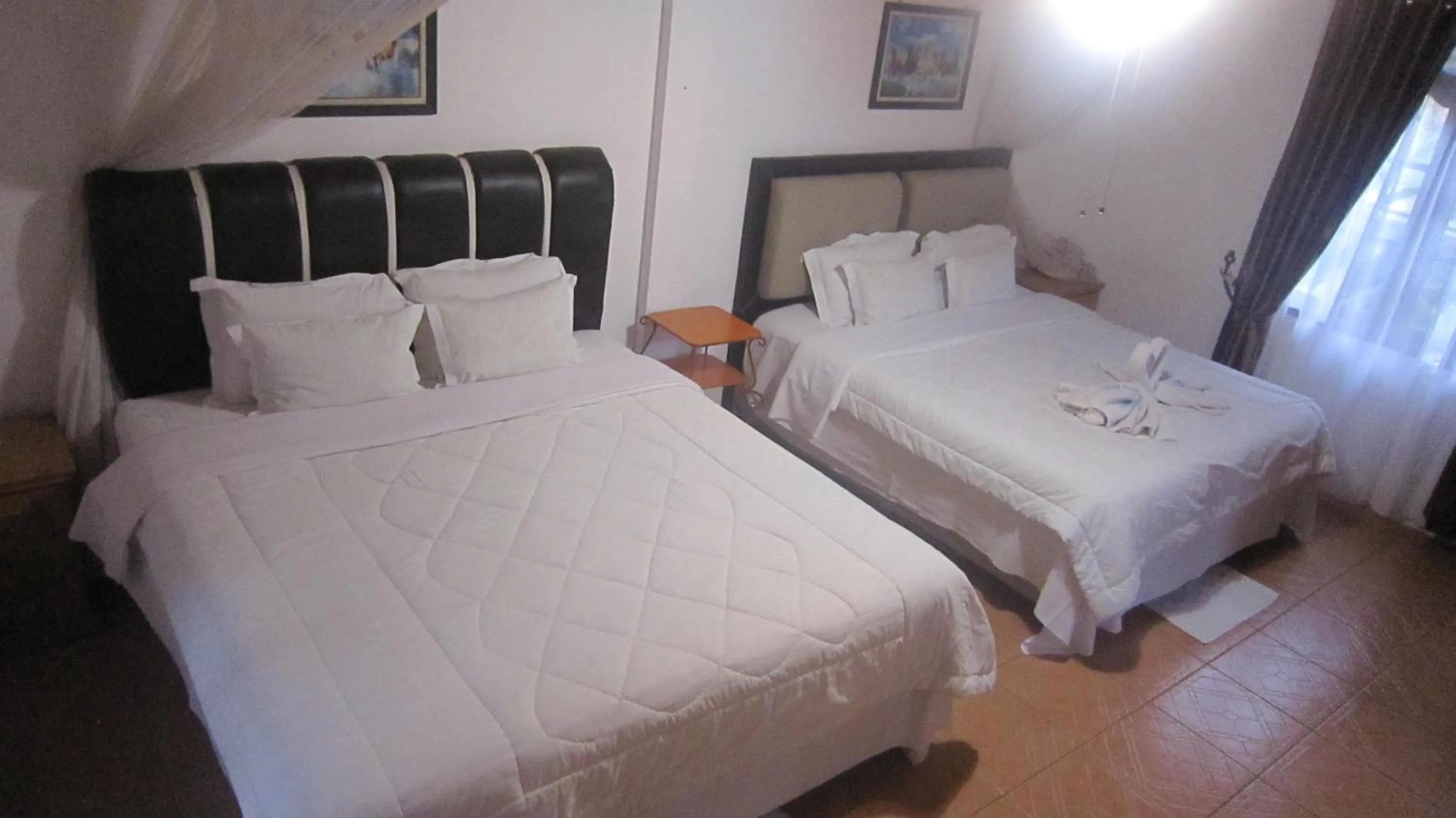 Bedroom, Bed in Horas Family Home