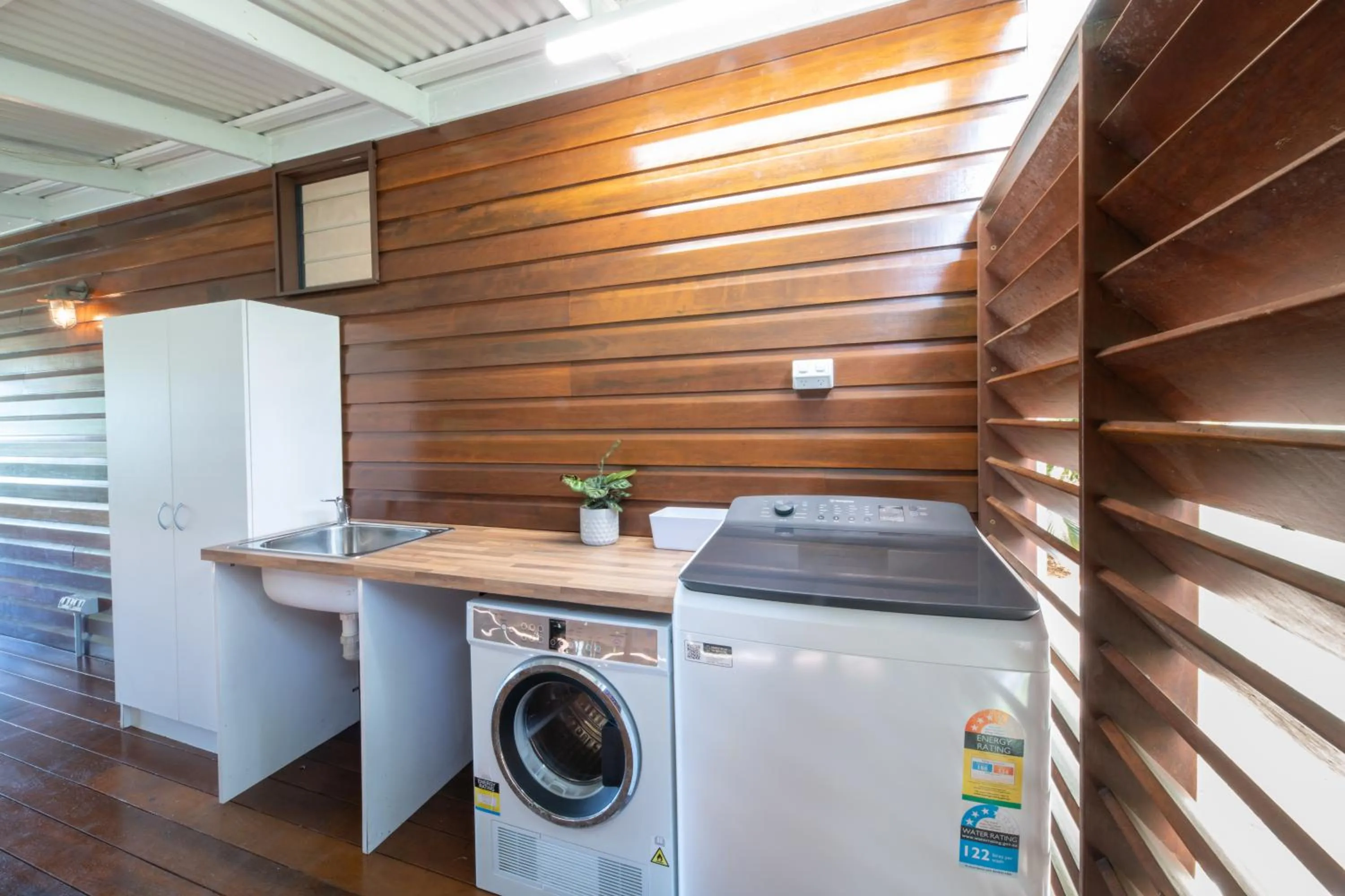 washing machine in Freedom Shores Resort Airlie Beach