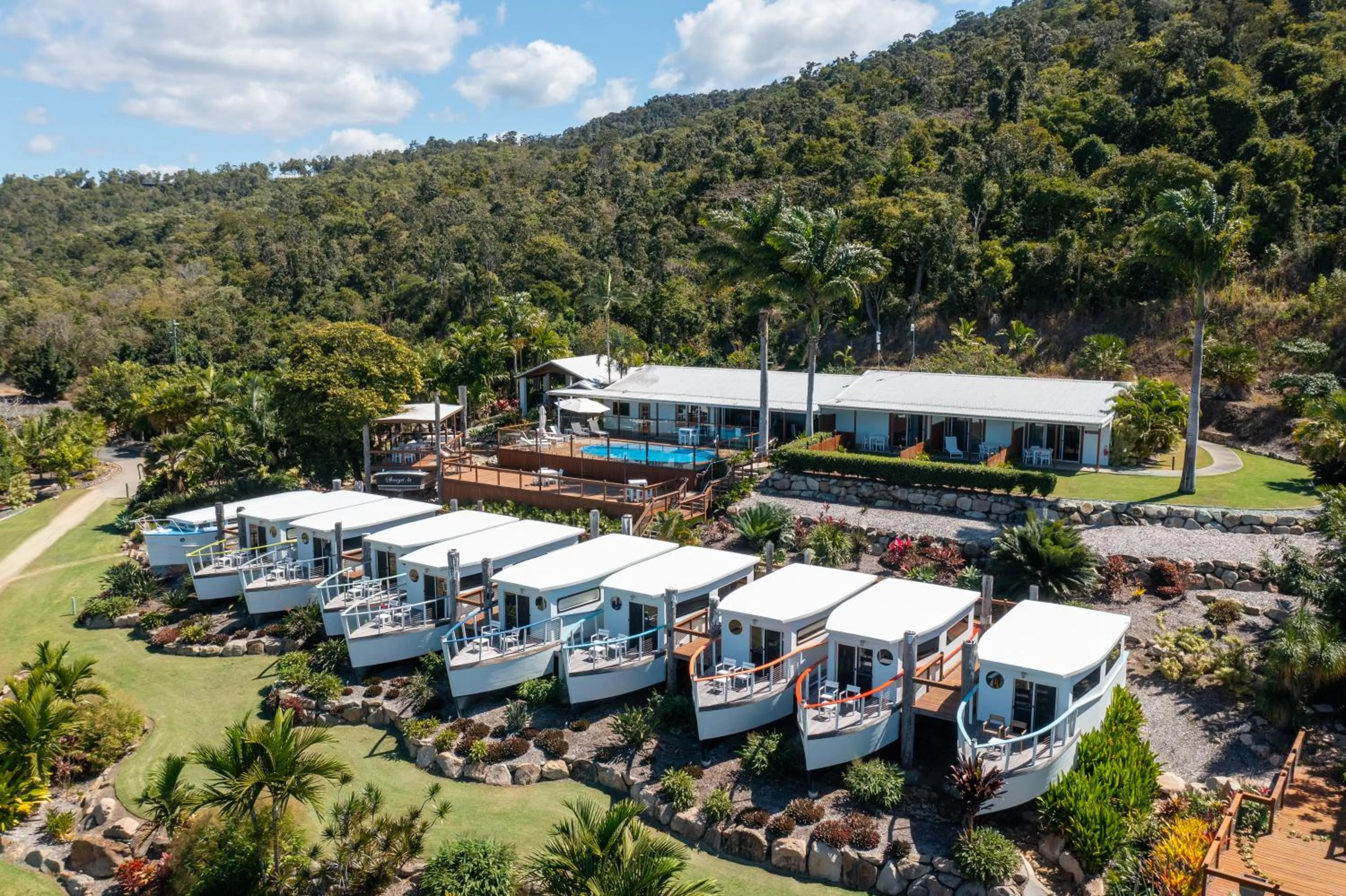 Property building in Freedom Shores Resort Airlie Beach