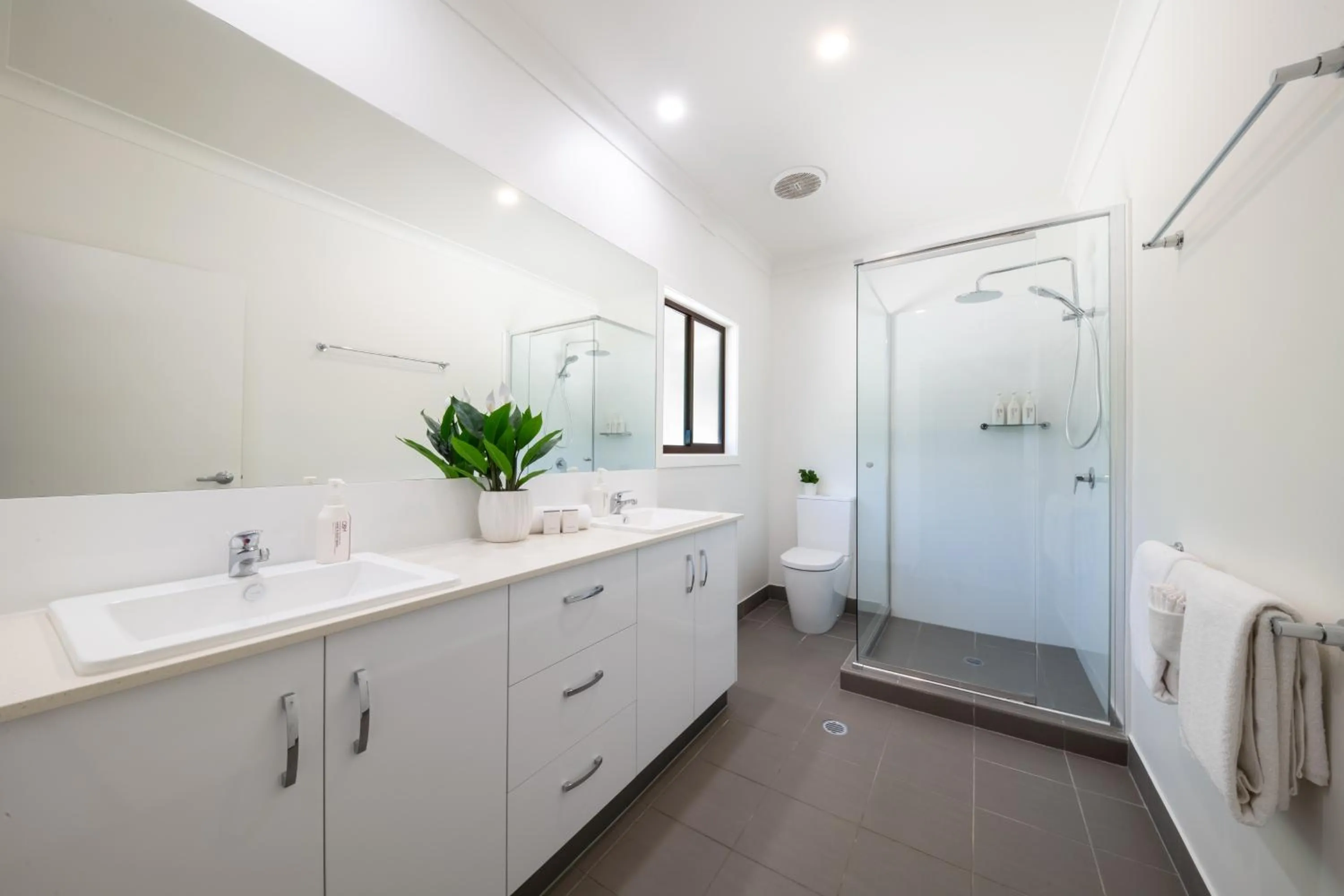 Shower in Freedom Shores Resort Airlie Beach