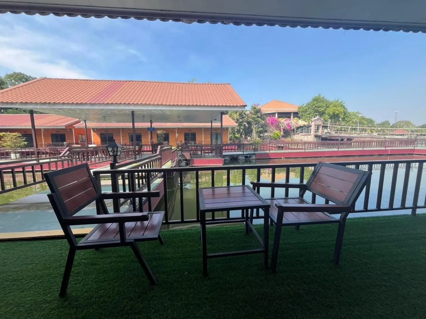 Restaurant/places to eat in Chawalun Resort