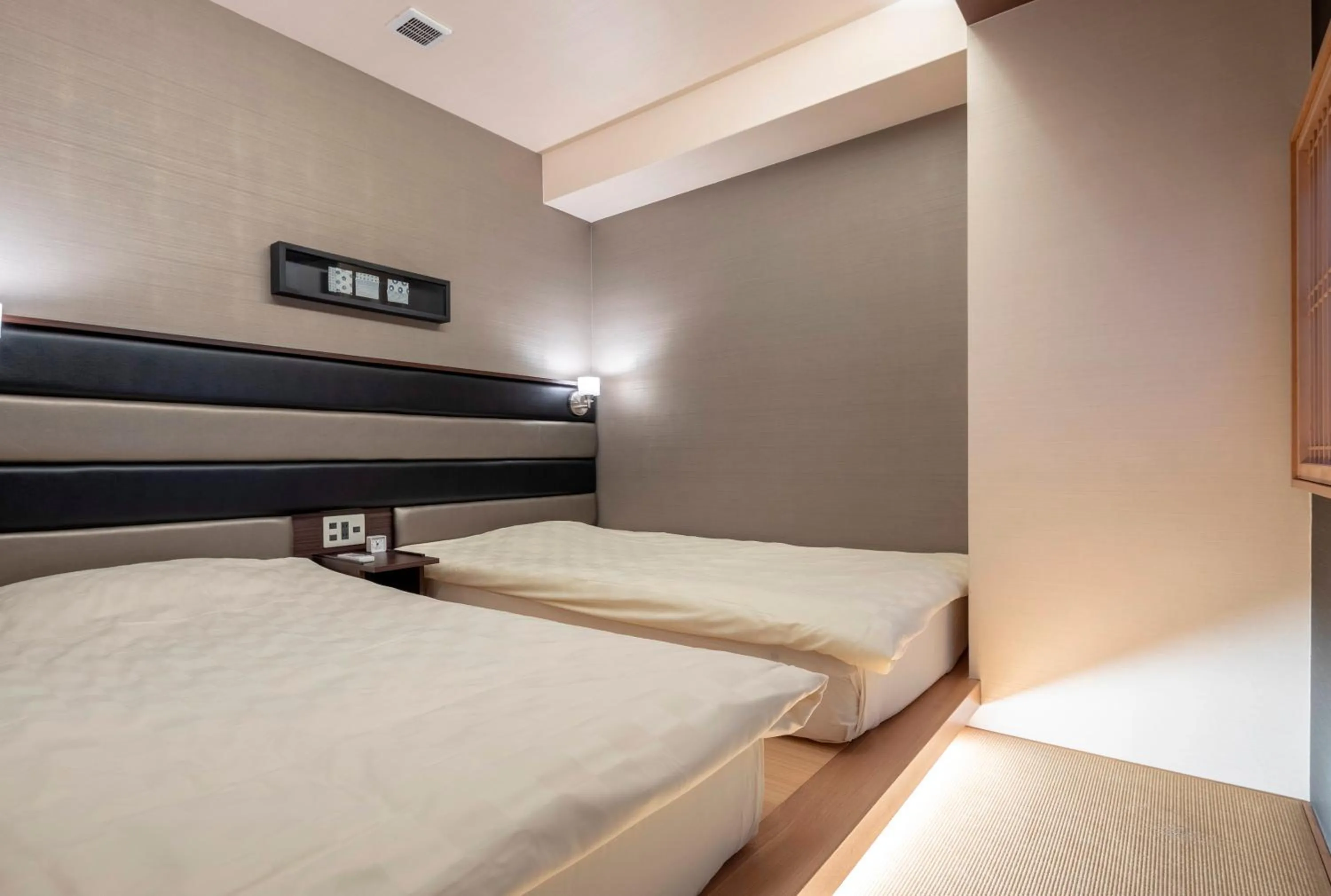 Photo of the whole room, Bed in DogoYaya