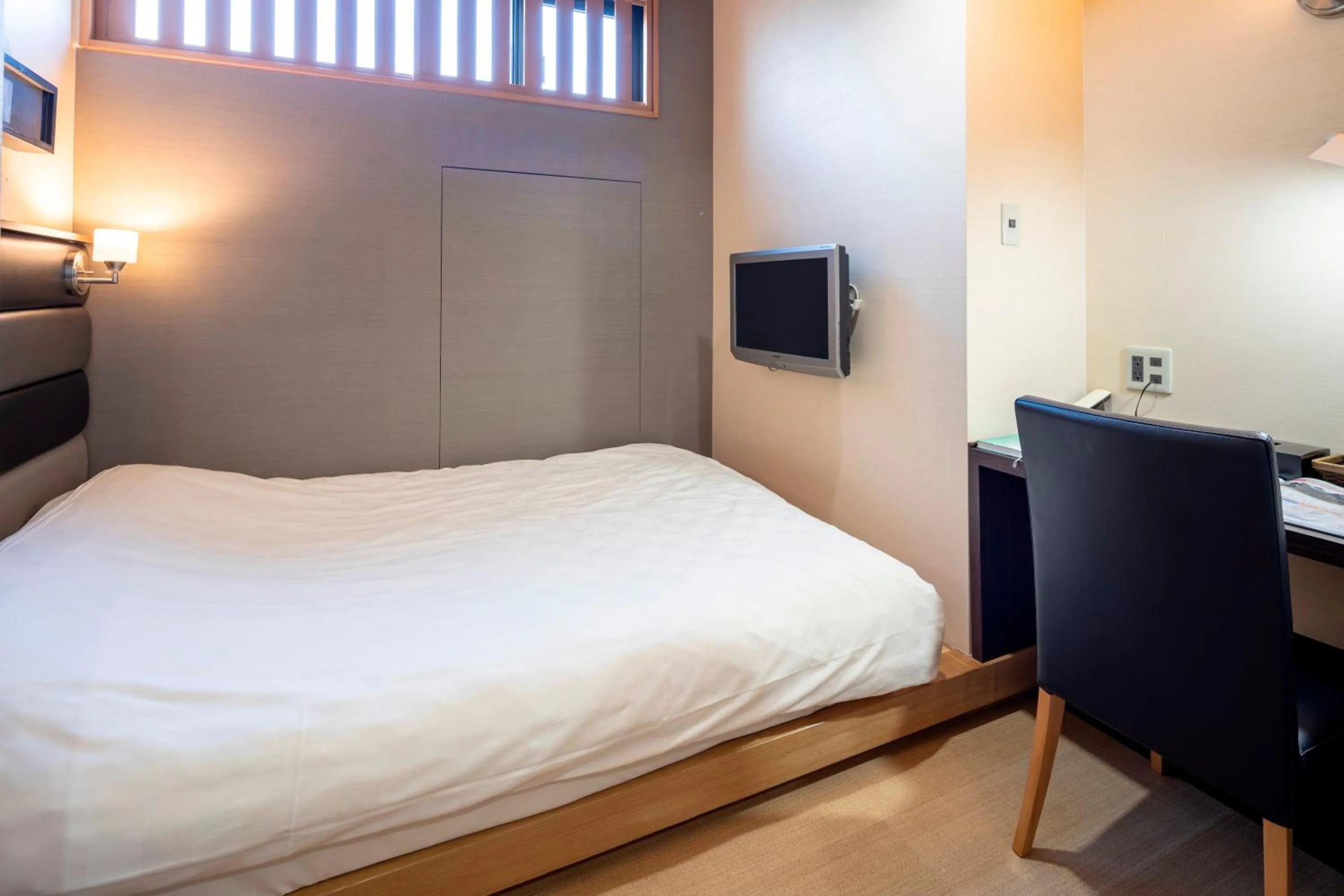 Photo of the whole room, Bed in DogoYaya