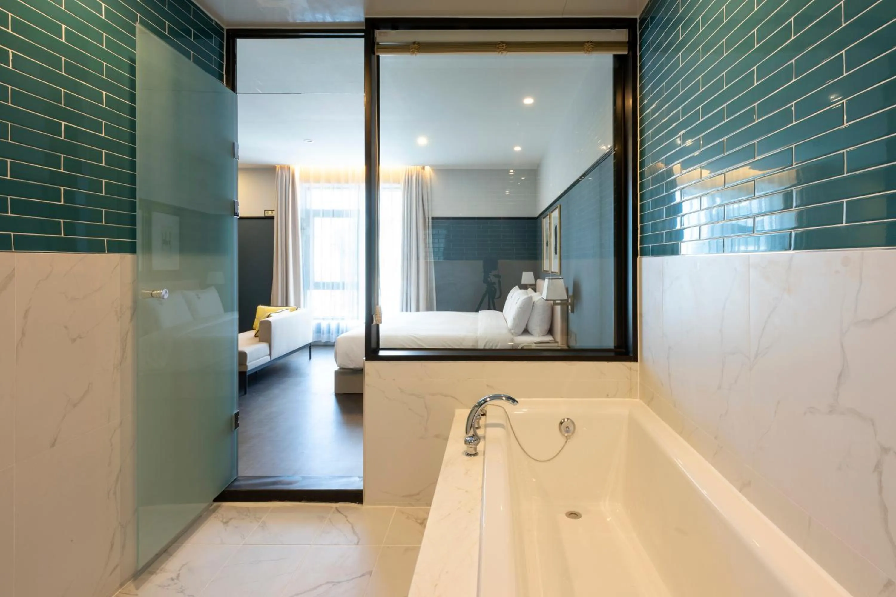 Shower in Browndot Business Seomyeon