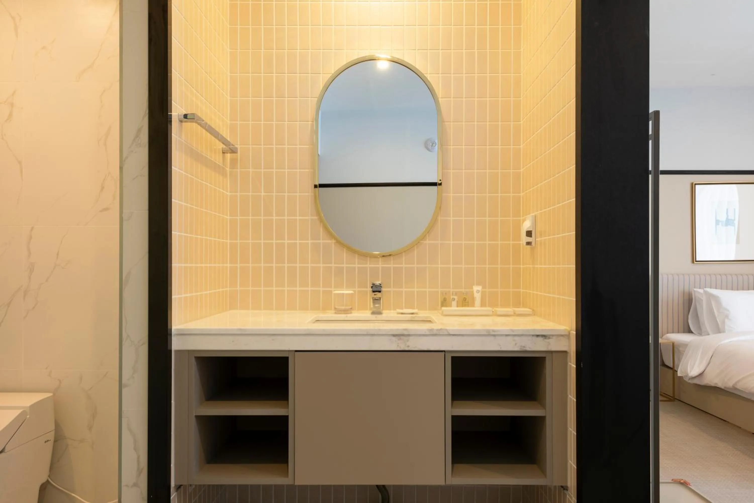 Toilet, Bed in Browndot Business Seomyeon