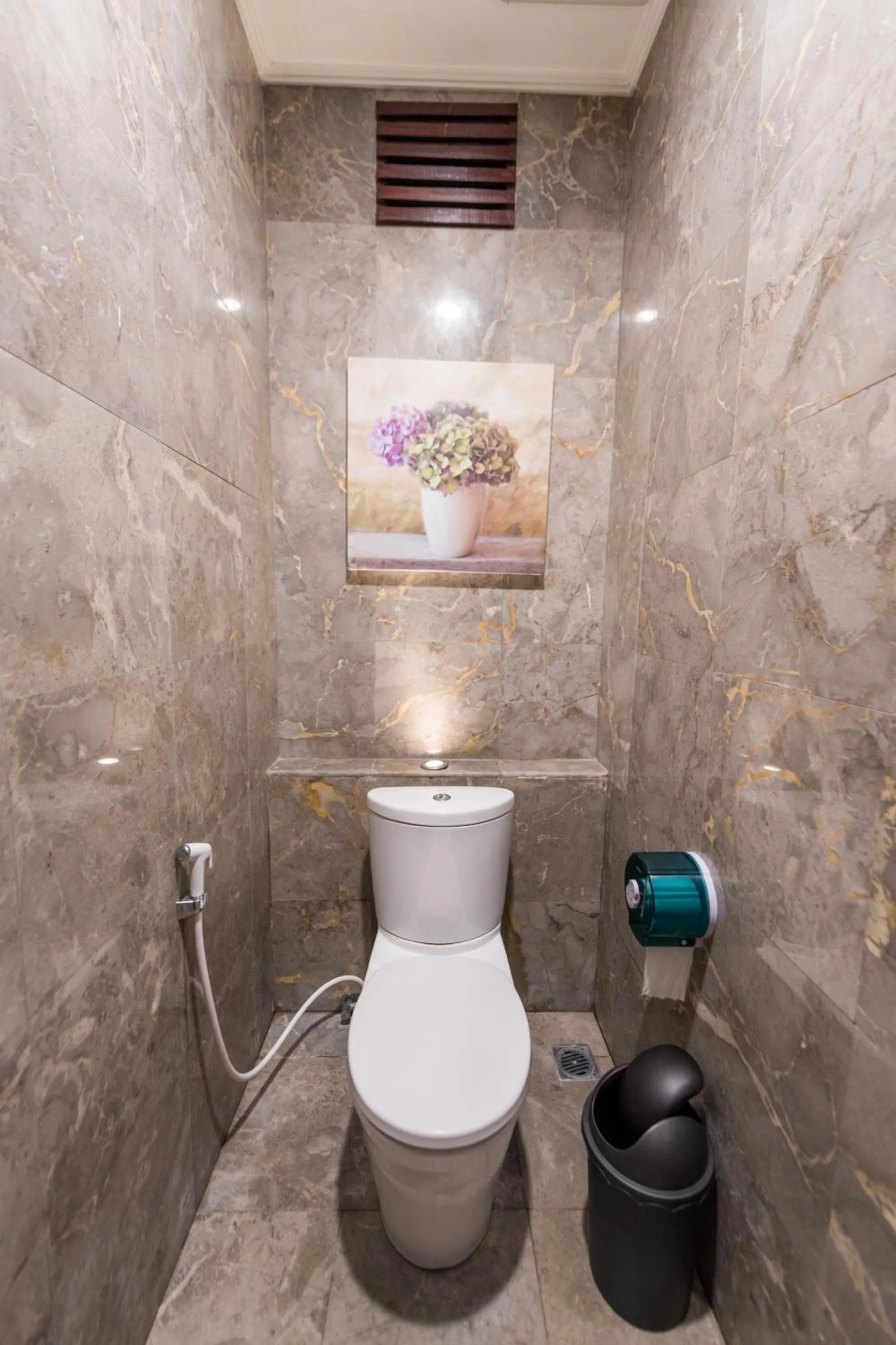 Toilet in Villa Maiara