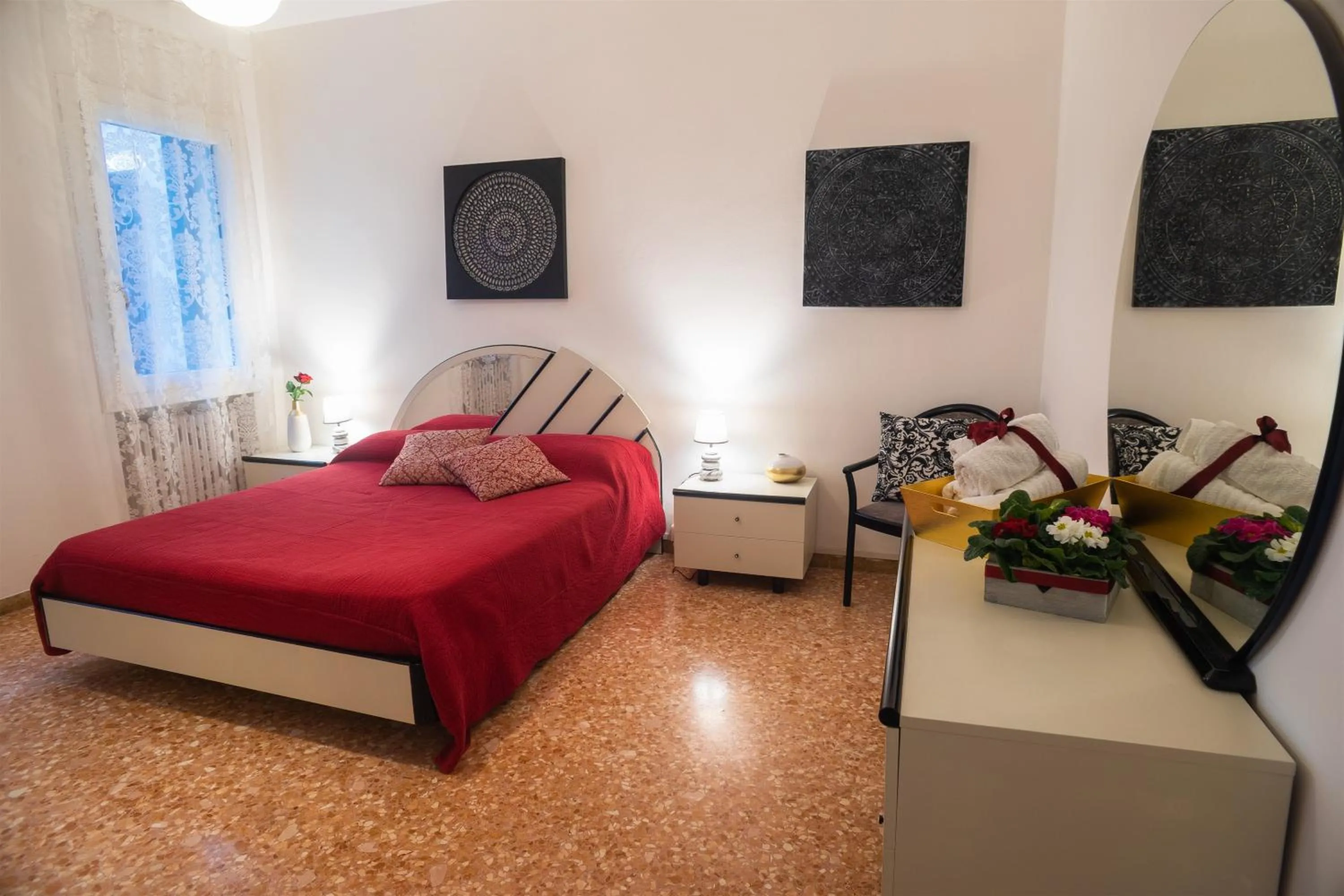 Photo of the whole room, Bed in CasaMisa Ca' Amaranta