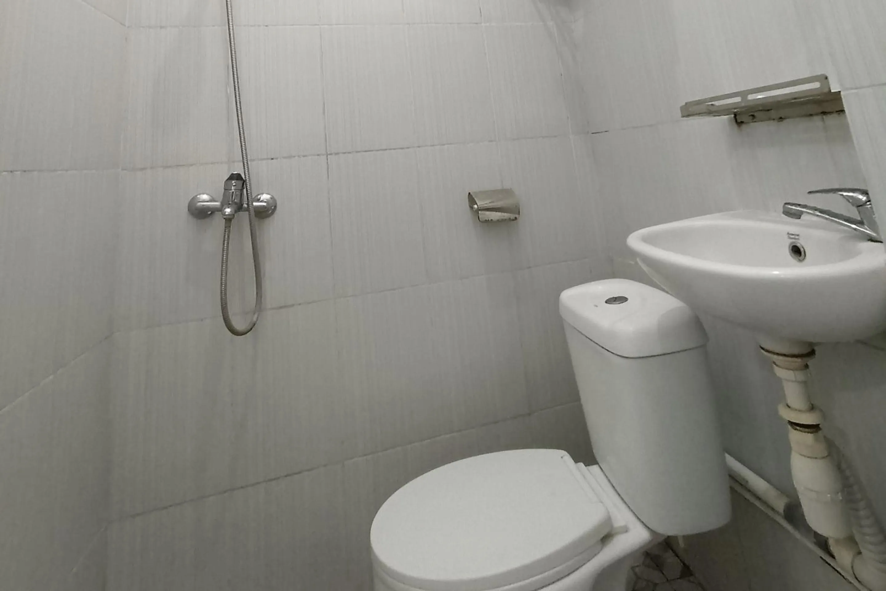 Bathroom in Hotel O Koperasi