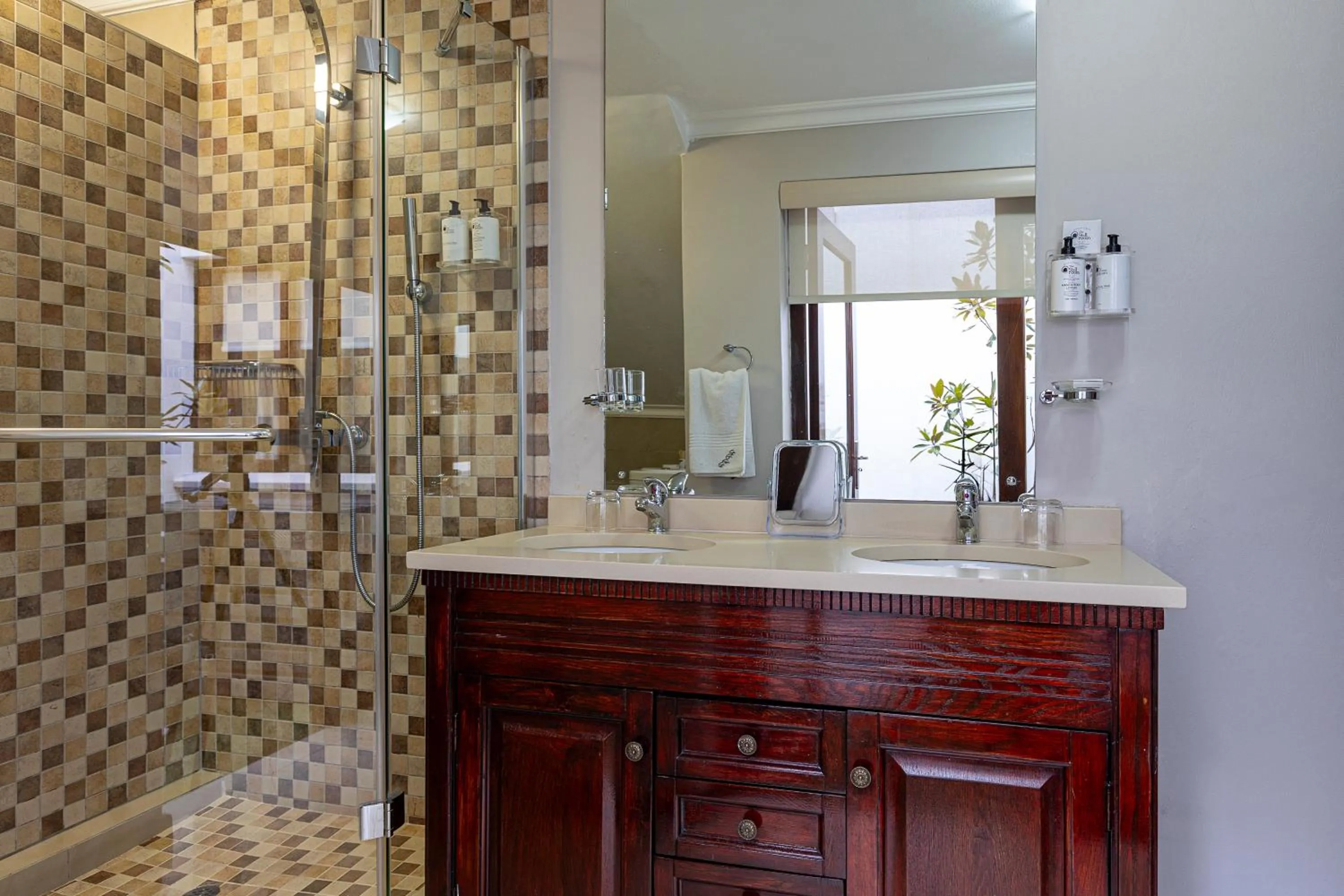 Shower in Hyde Park Guest House