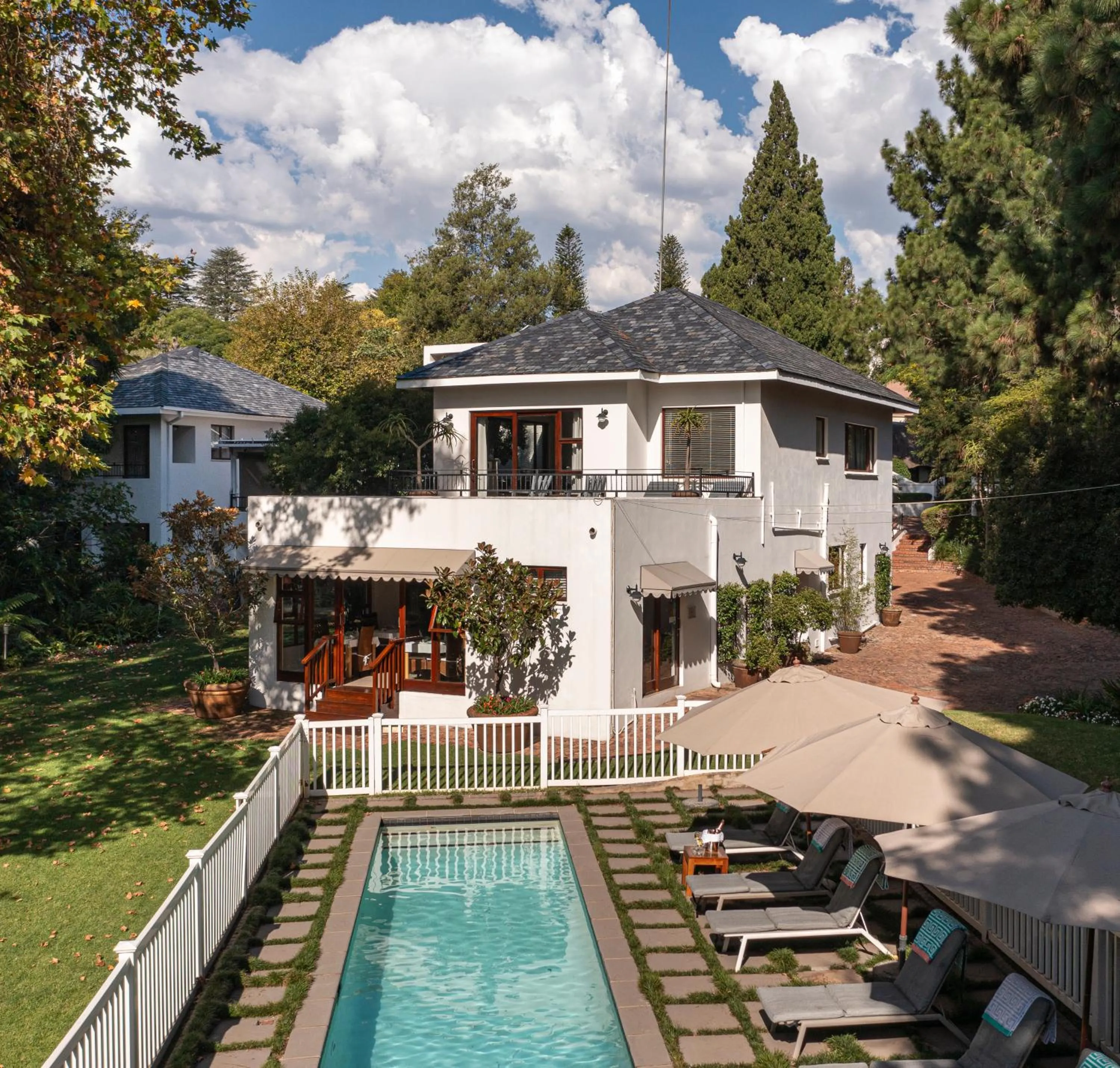 Property building in Hyde Park Guest House