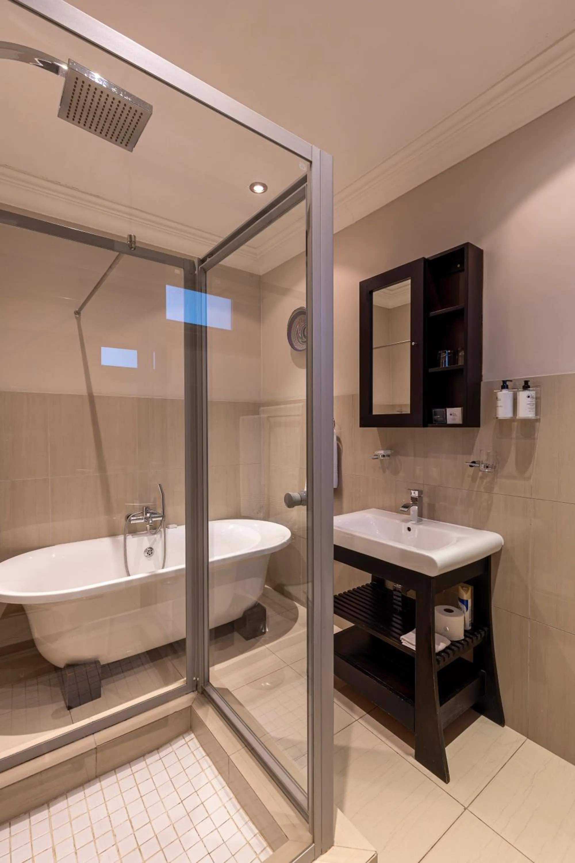 Bathroom in Hyde Park Guest House