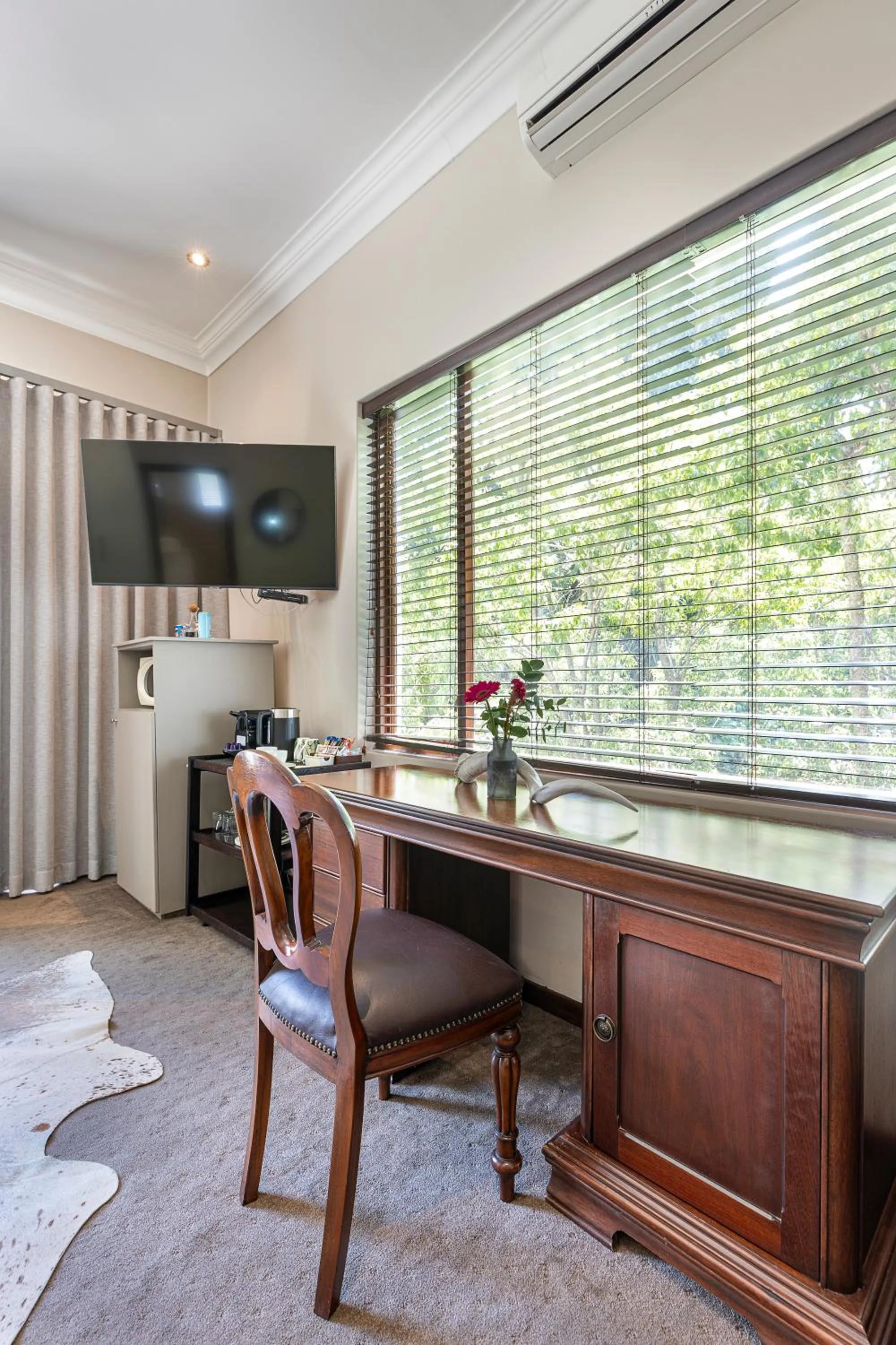 hair dresser in Hyde Park Guest House