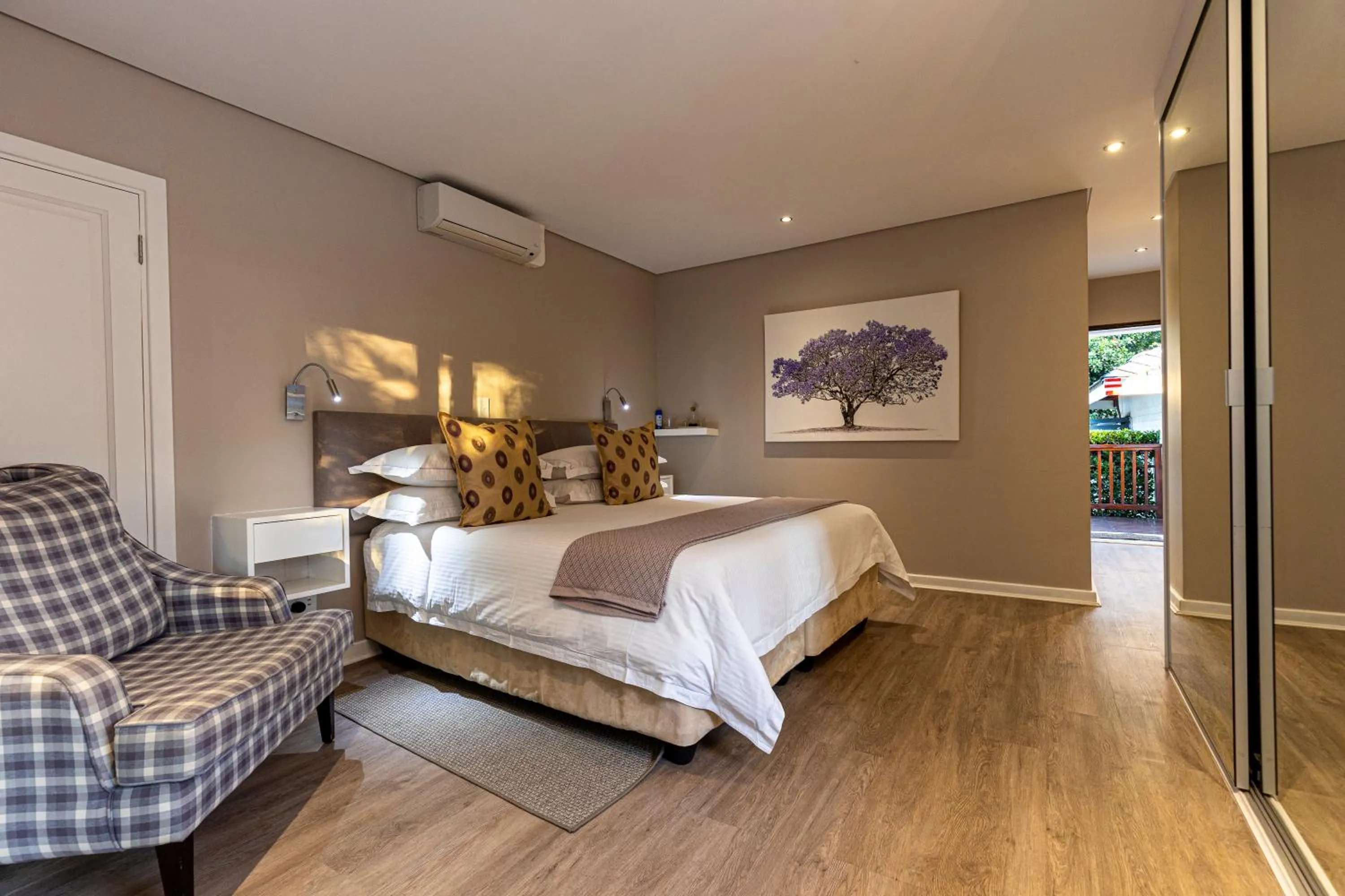 Bedroom, Bed in Hyde Park Guest House