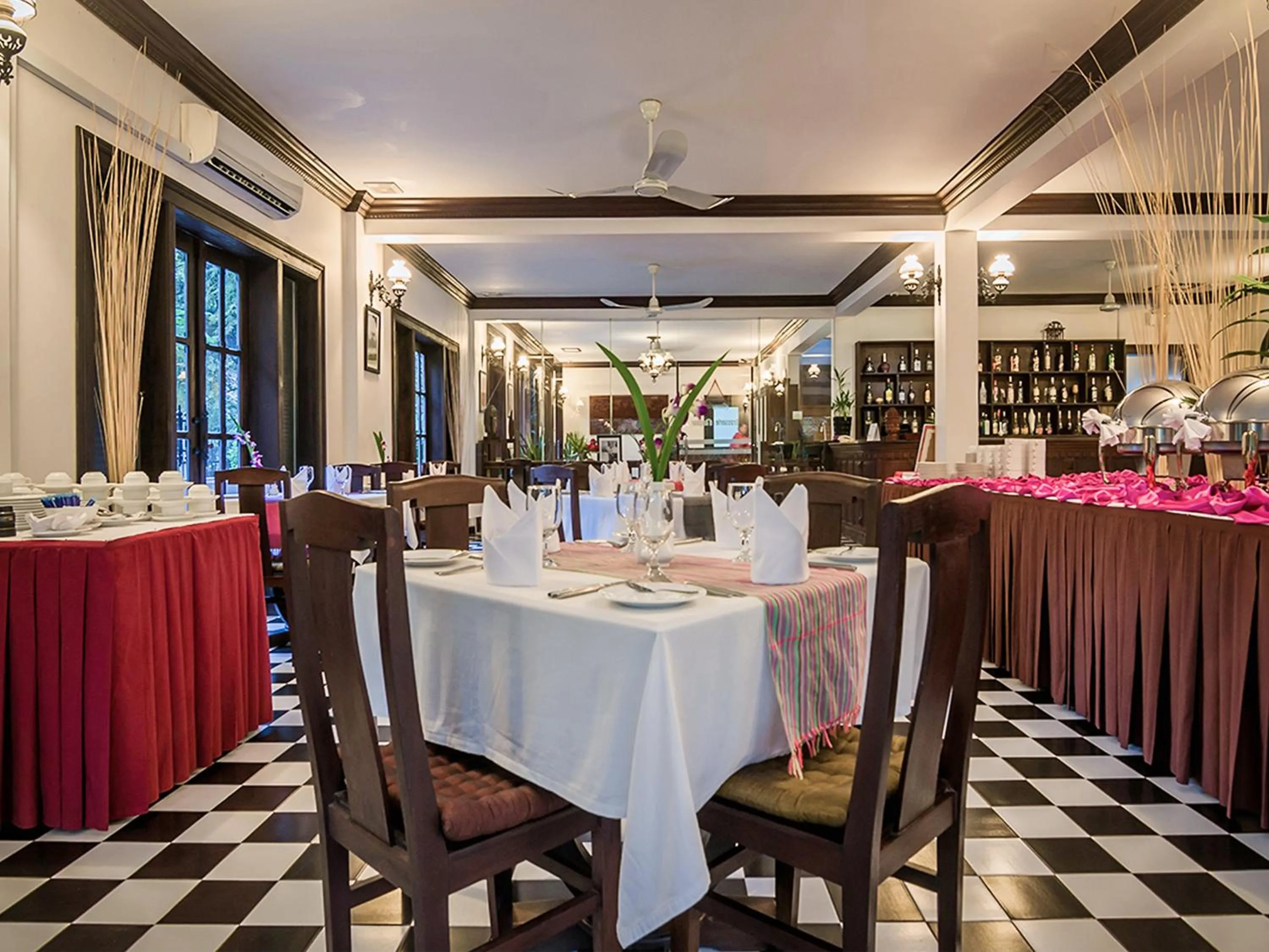 Restaurant/places to eat in Chateau d'Angkor La Residence