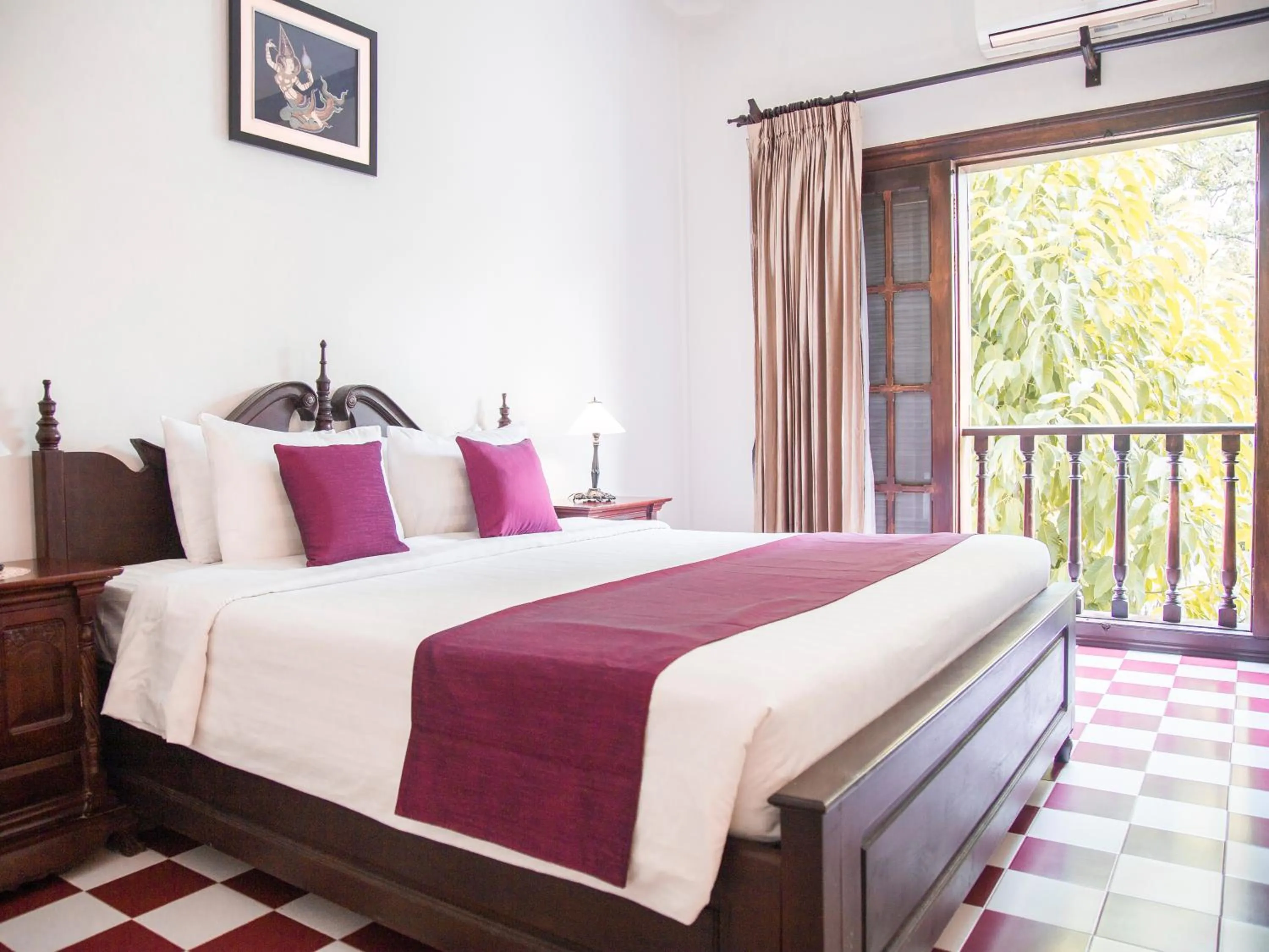 Bed in Chateau d'Angkor La Residence