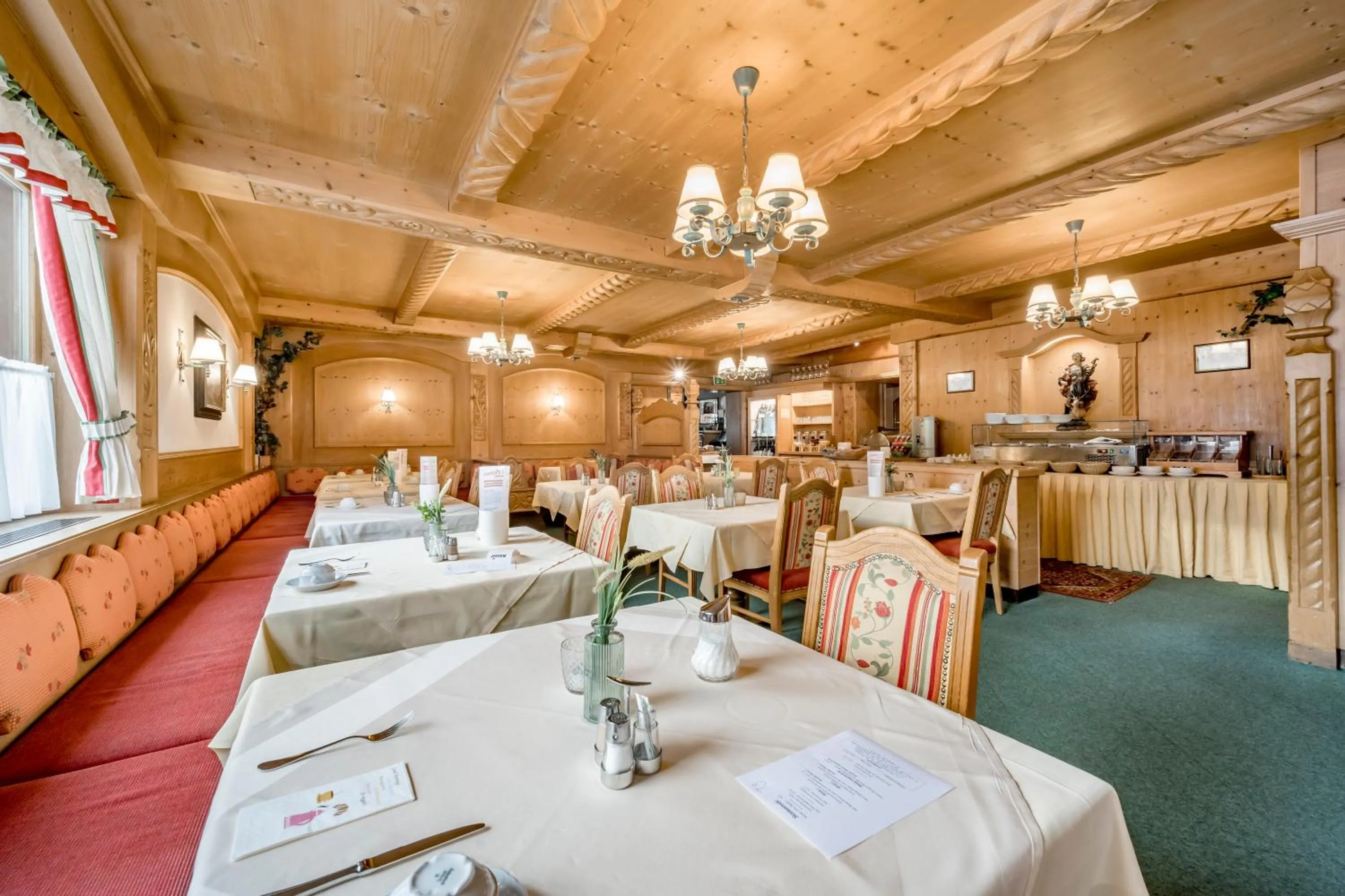 Restaurant/places to eat in Pension Almrausch