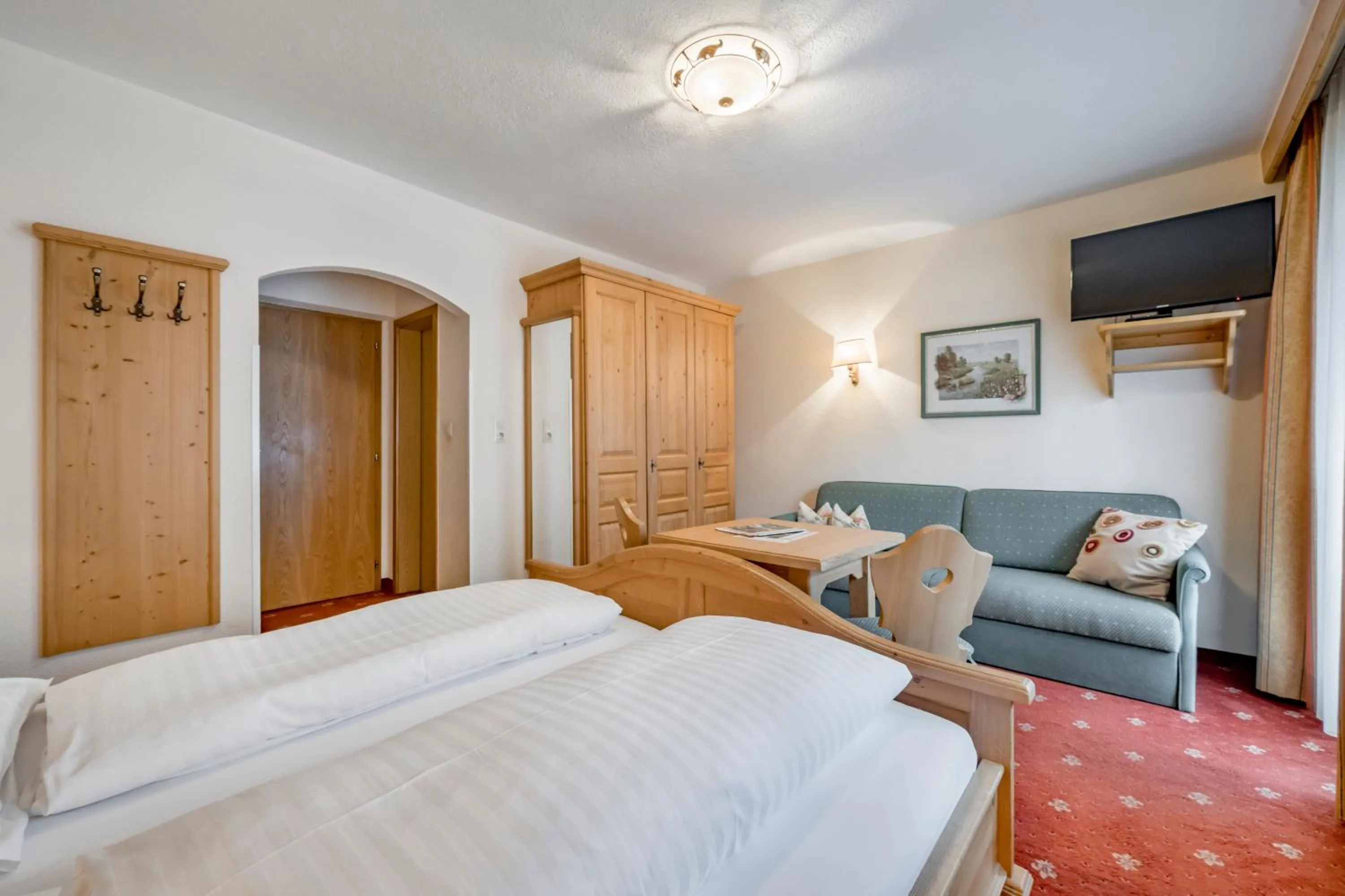 Photo of the whole room, Bed in Pension Almrausch