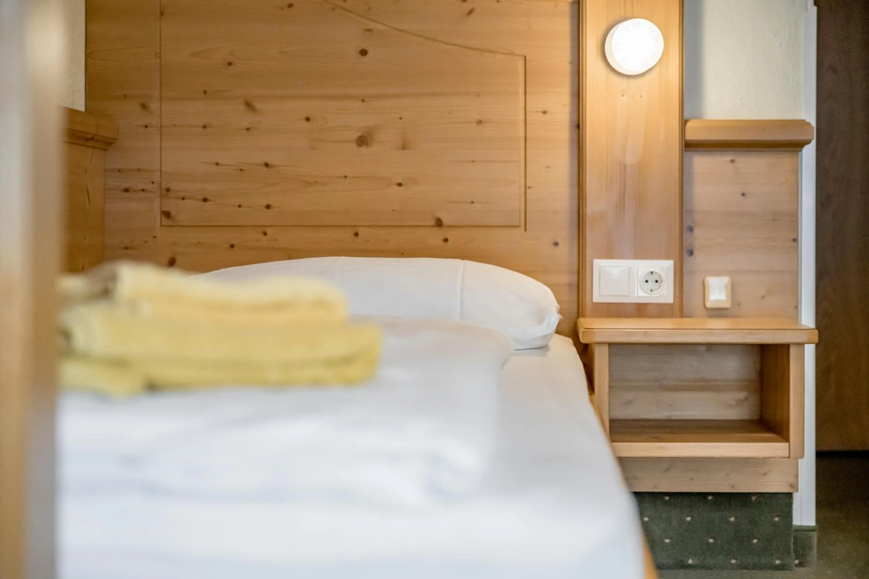 Photo of the whole room, Bed in Pension Almrausch