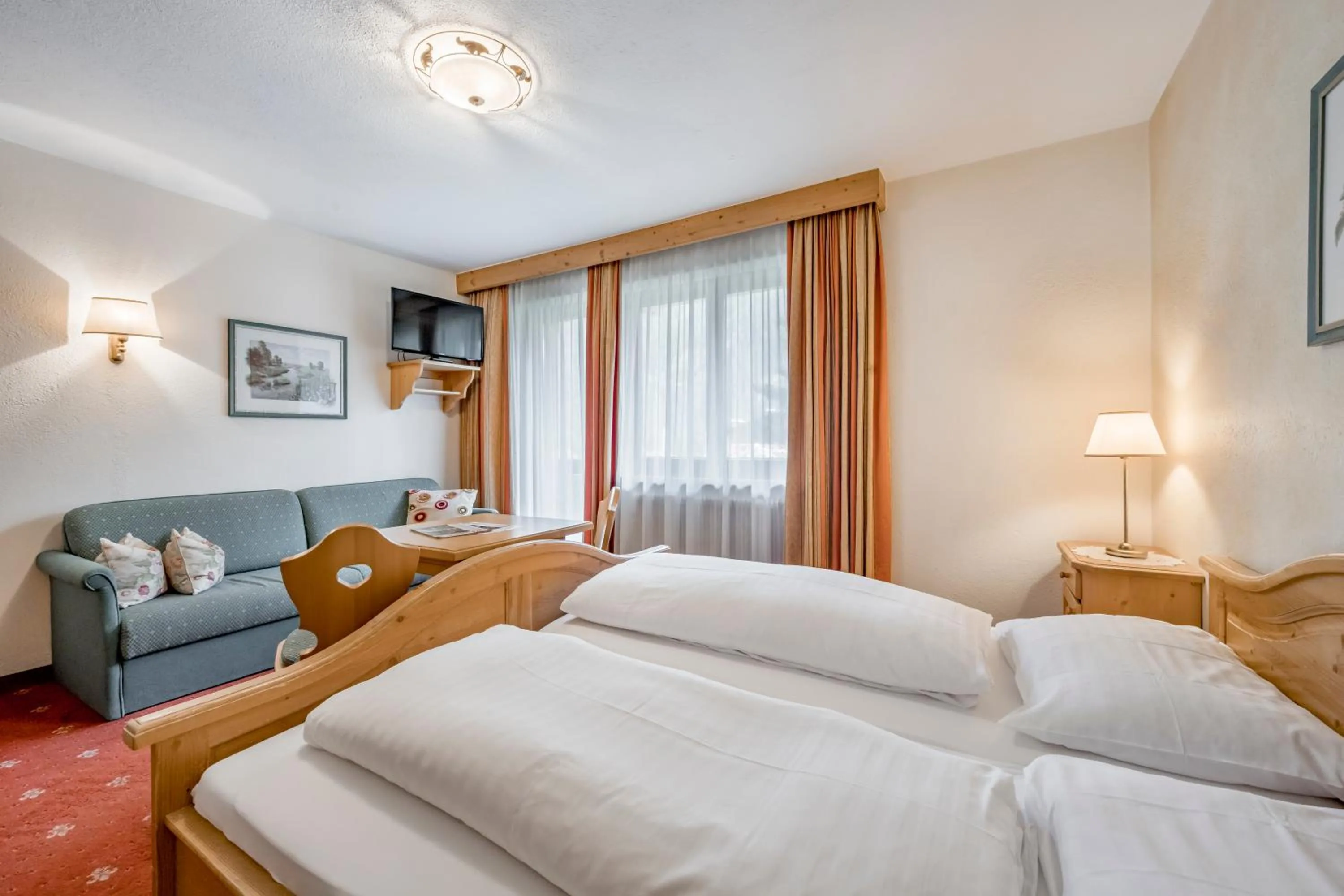 Living room, Bed in Pension Almrausch