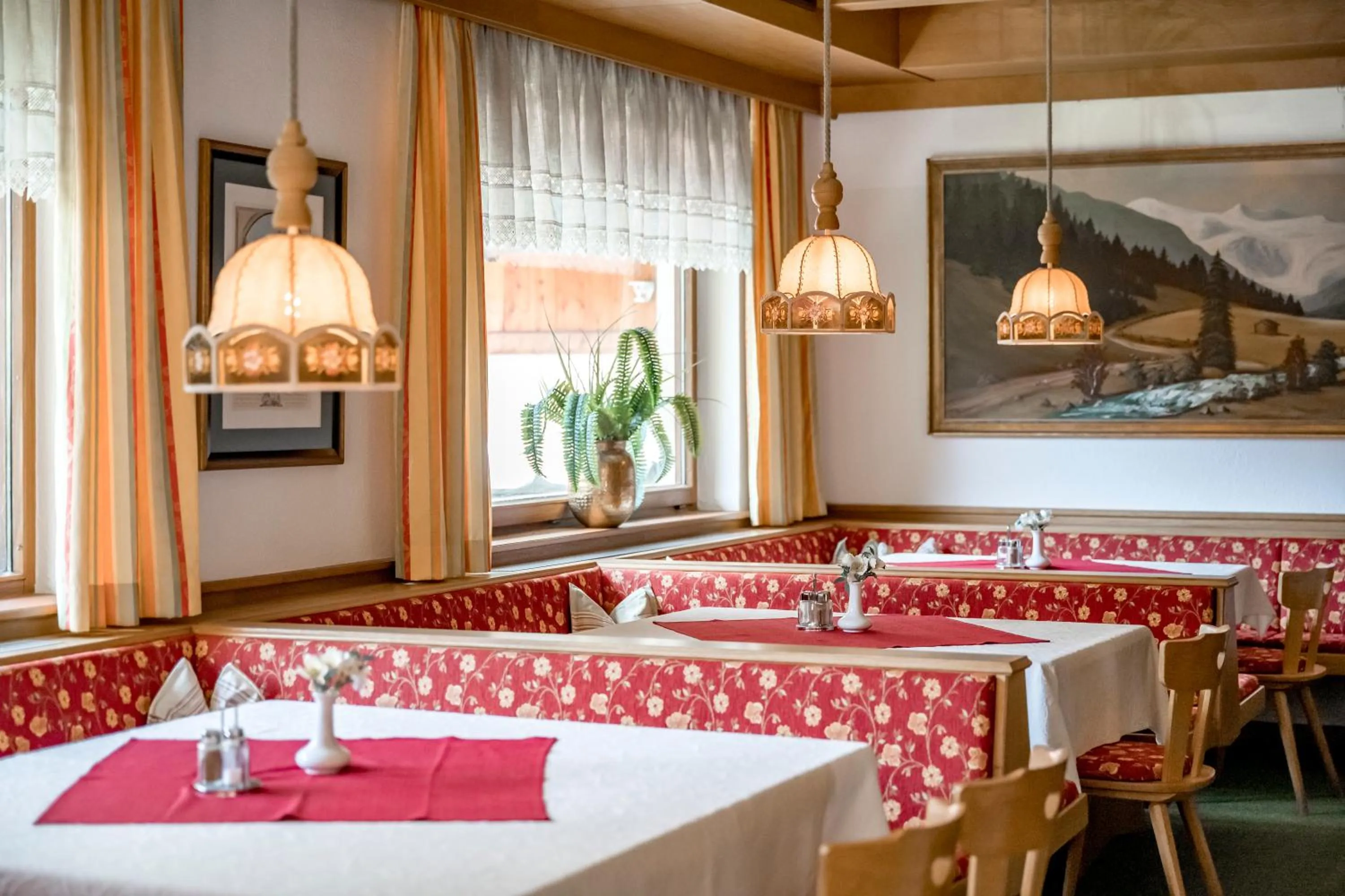 Restaurant/places to eat in Pension Almrausch