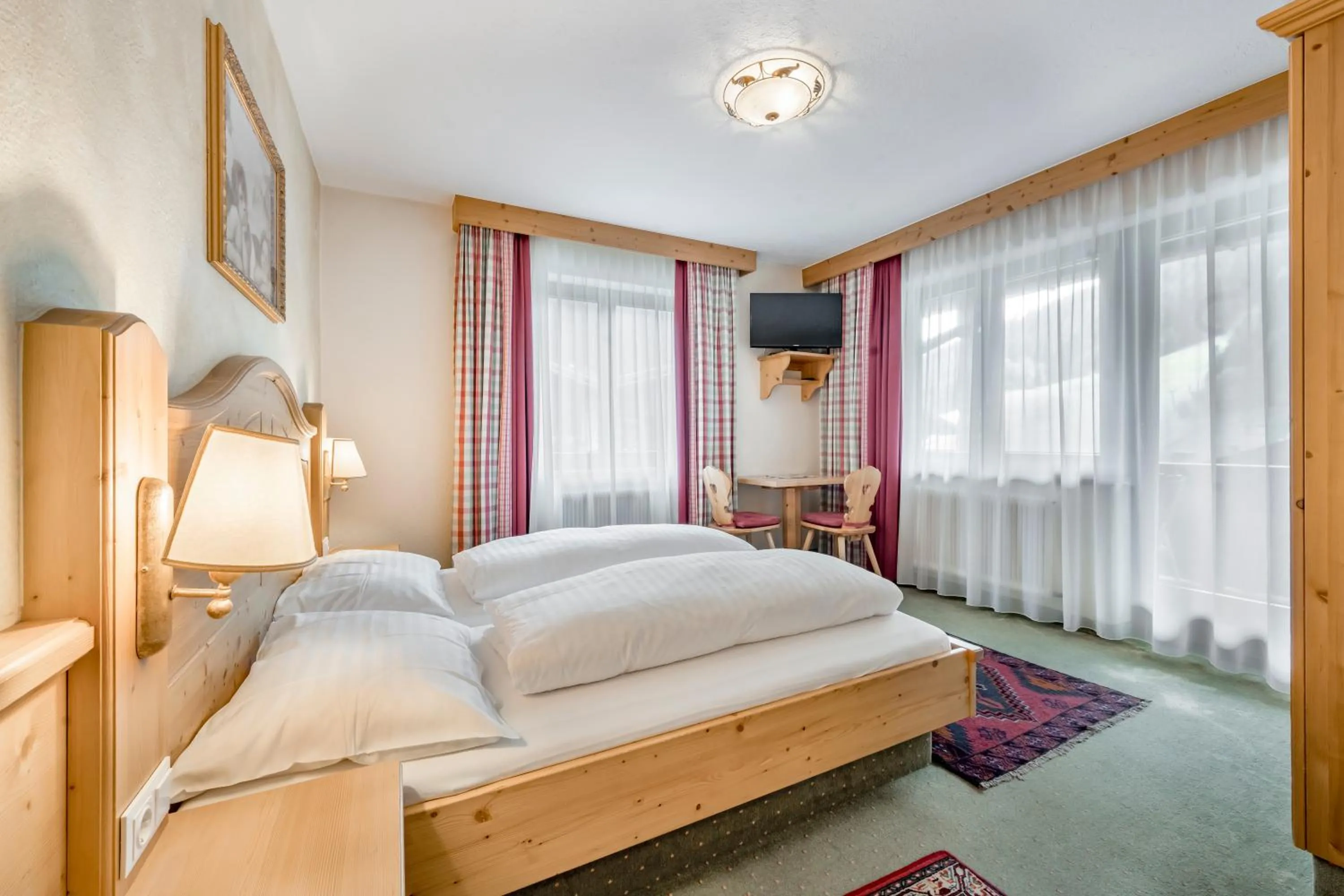 Photo of the whole room, Bed in Pension Almrausch