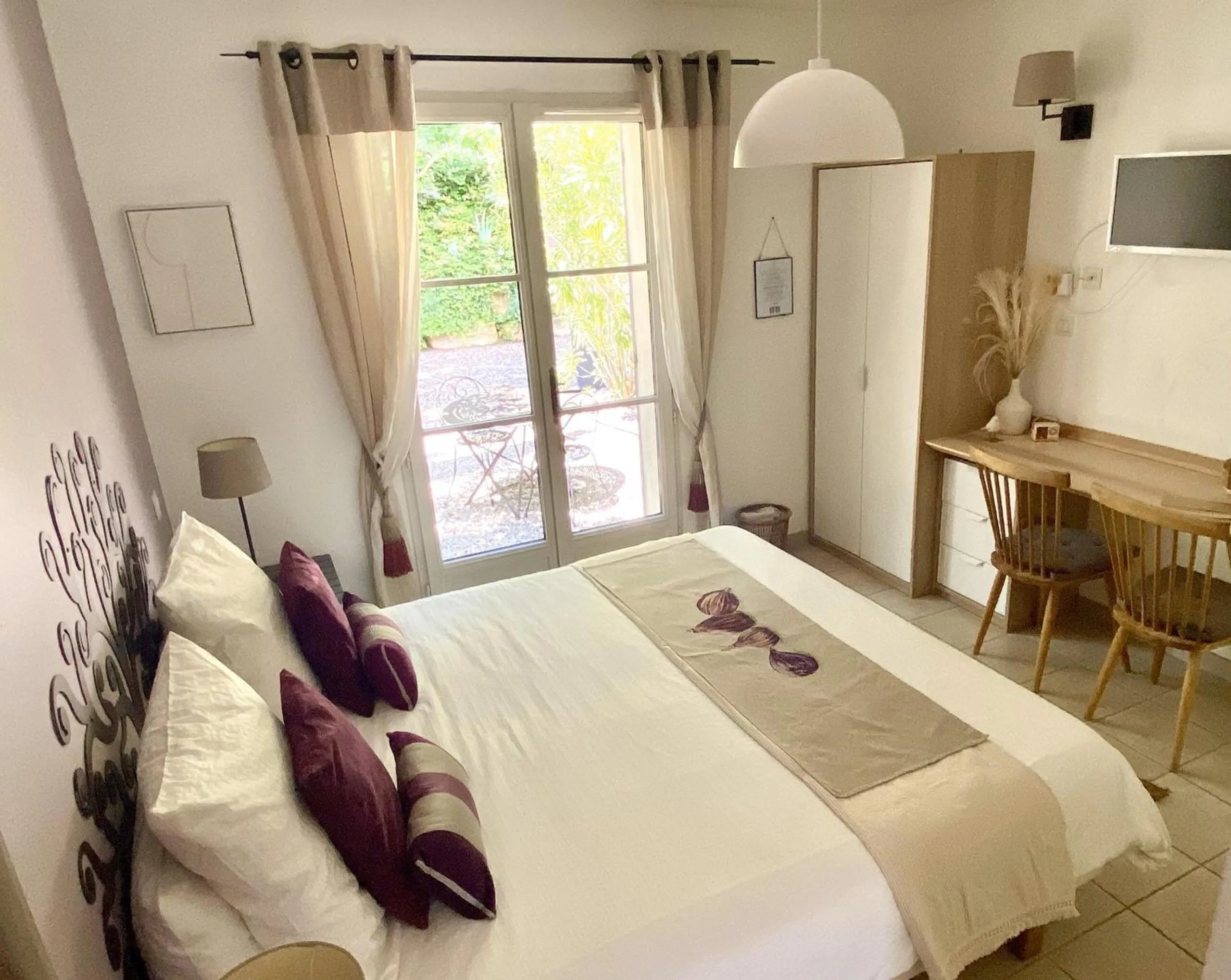 Bedroom, Bed in Le Jardin de Lau